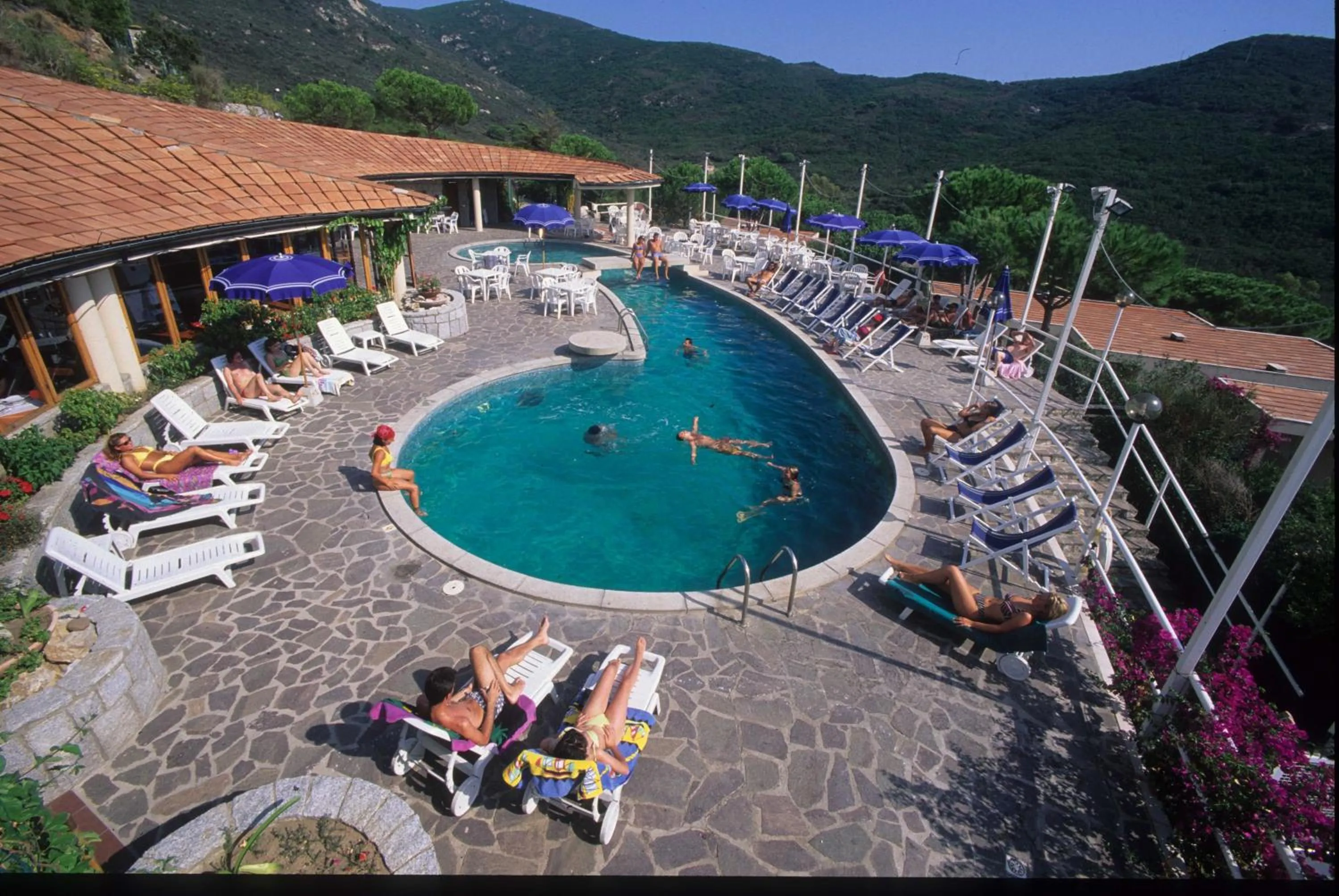 Restaurant/places to eat in Hotel Marina 2