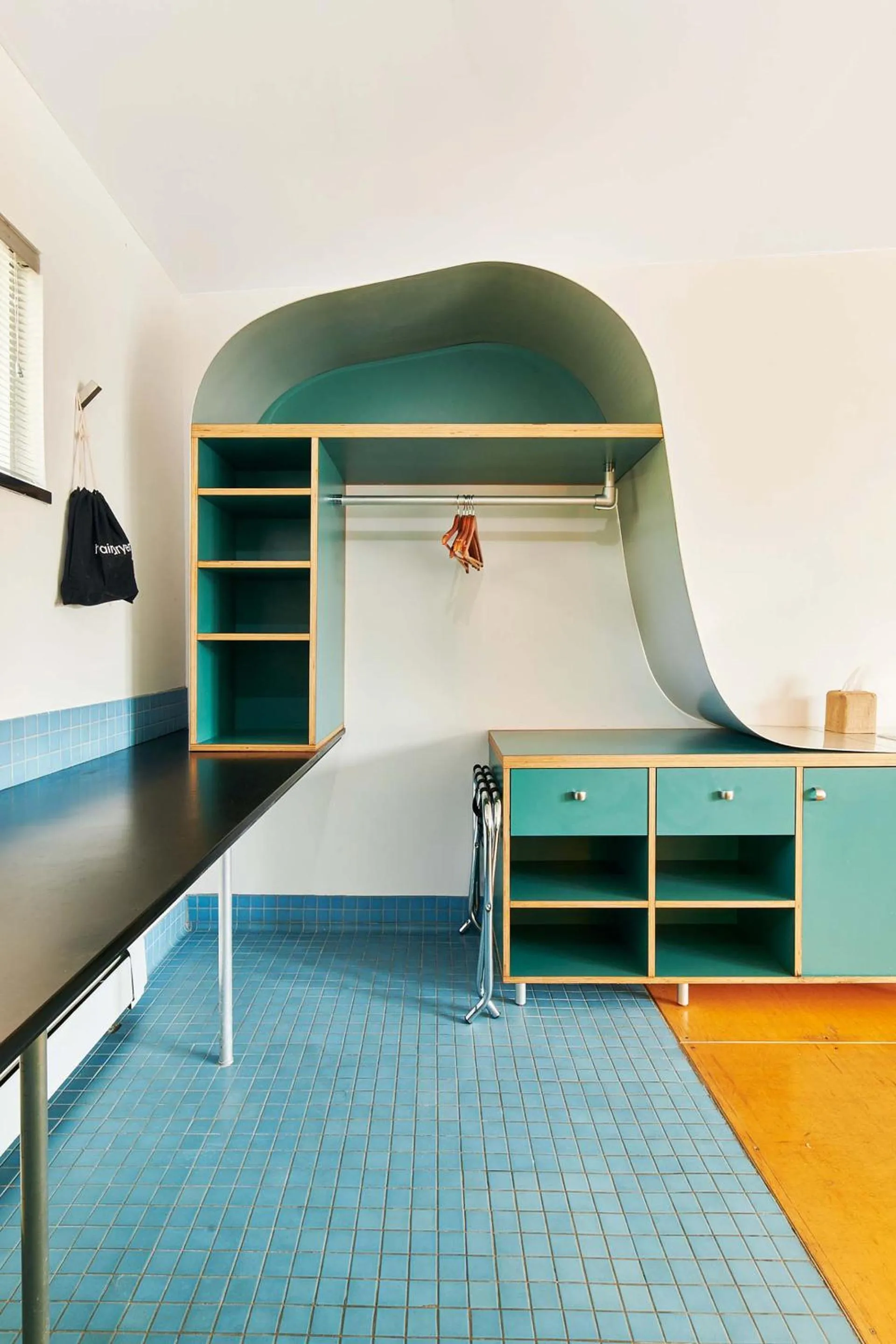 wardrobe in Greenporter Hotel