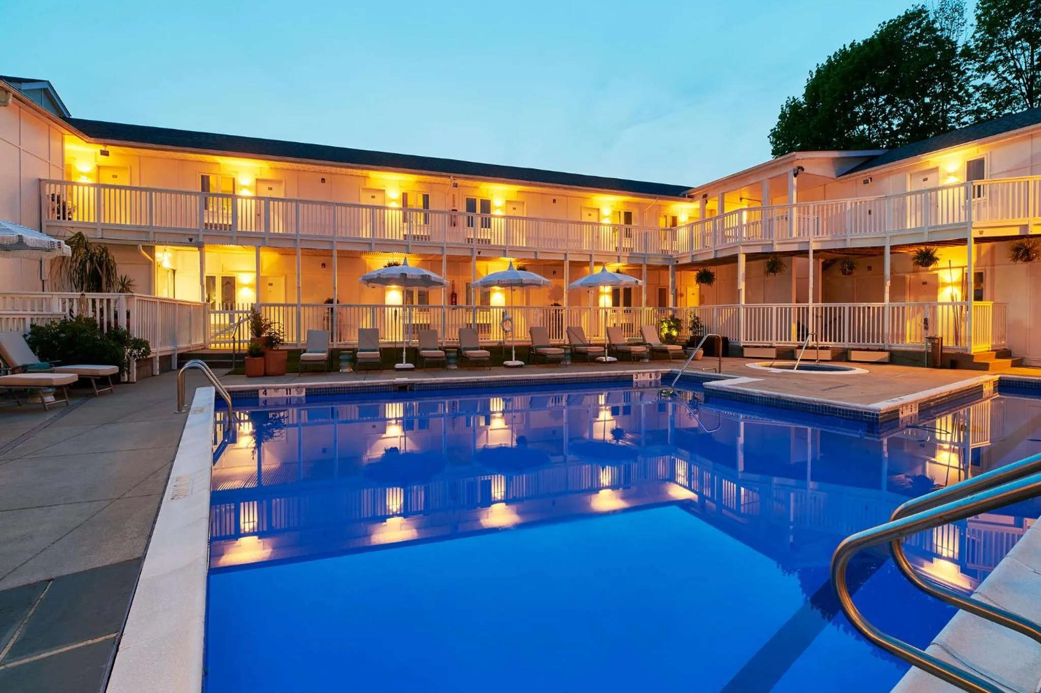 Swimming pool in Greenporter Hotel