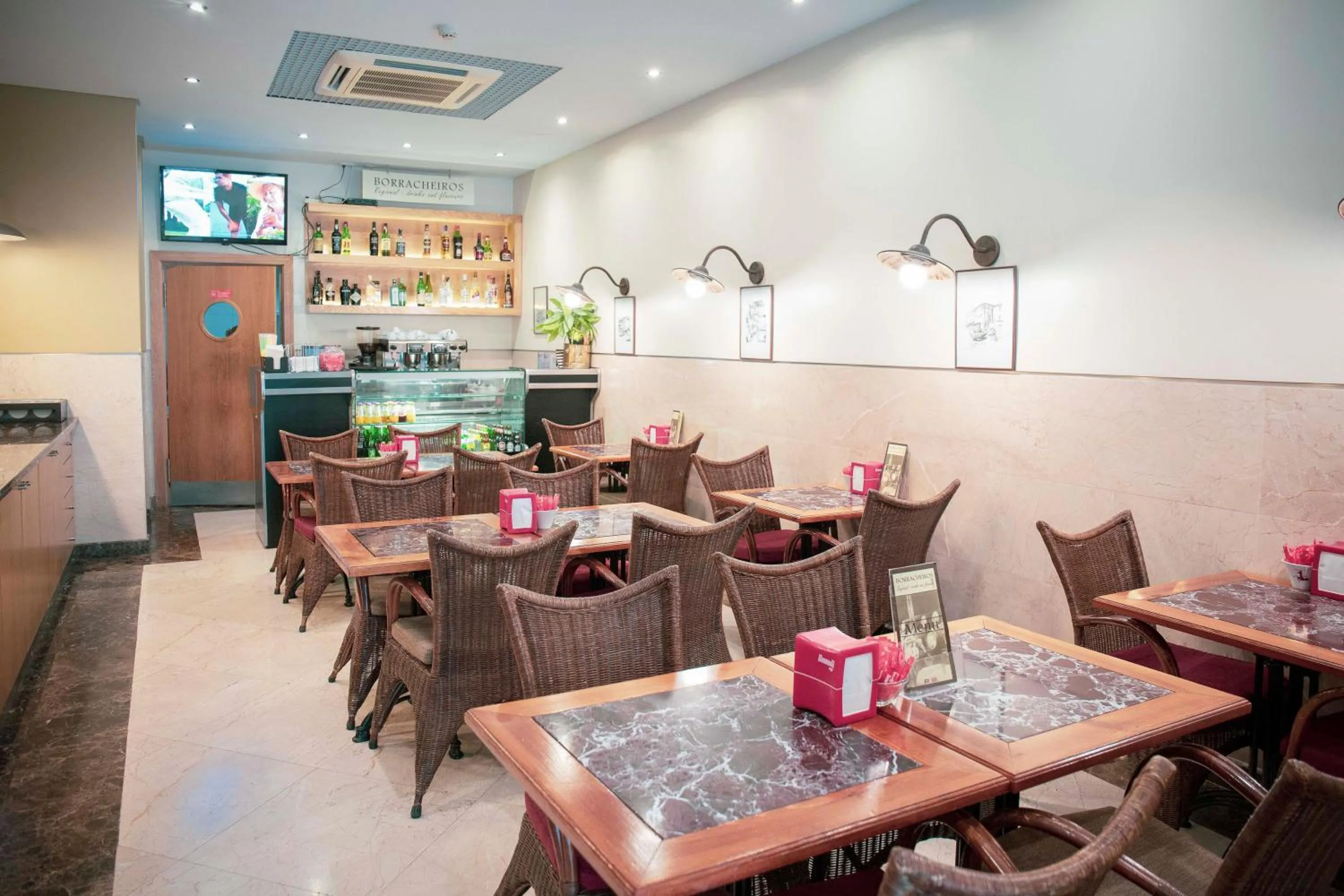 Communal lounge/ TV room in Apartamentos Turisticos Atlantida