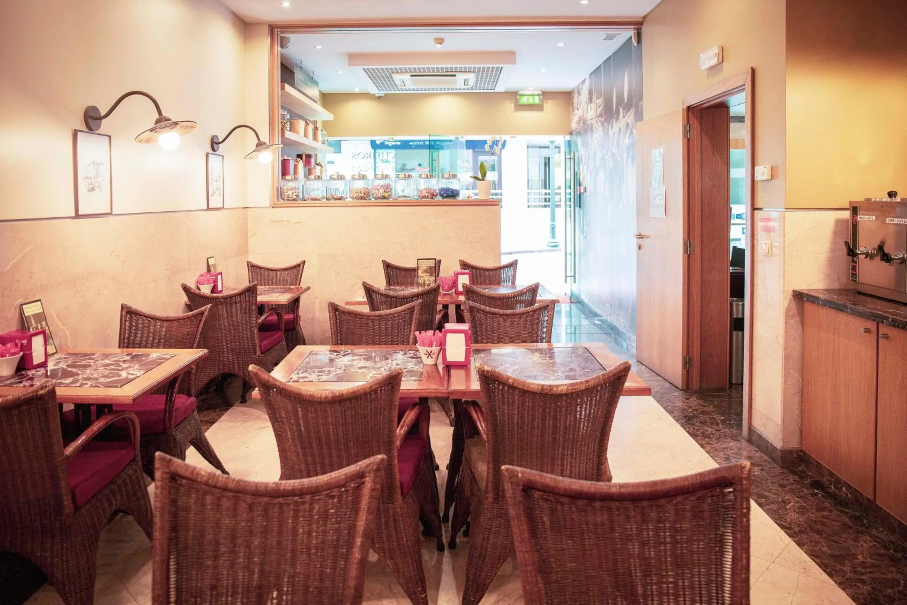 Communal lounge/ TV room in Apartamentos Turisticos Atlantida