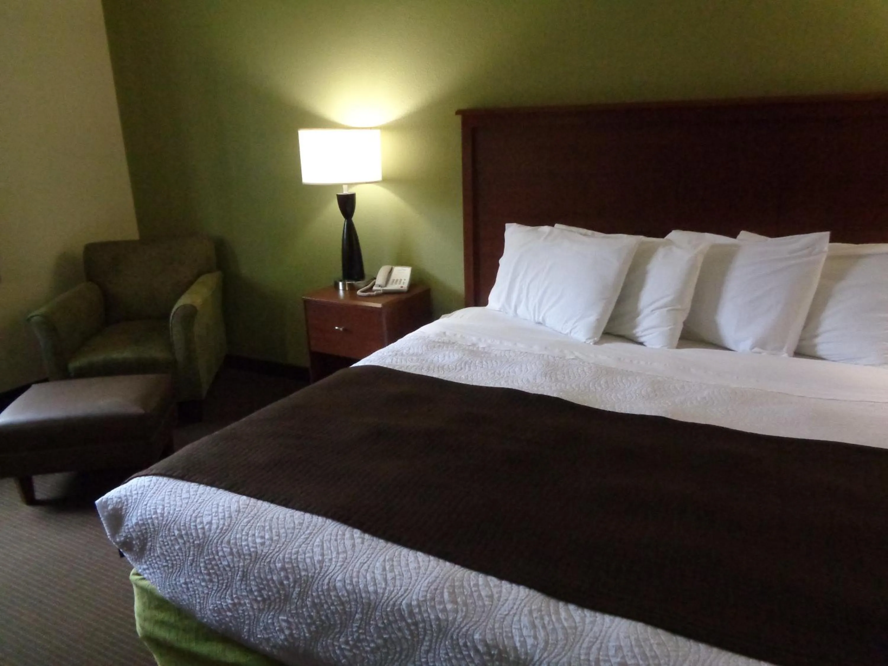 Bedroom in AmericInn by Wyndham Grand Rapids
