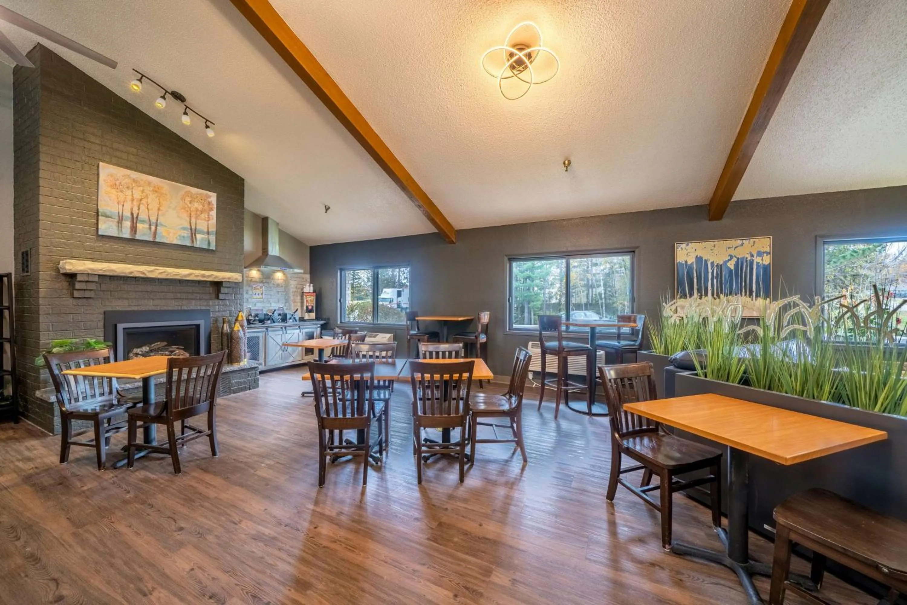 Lobby or reception in AmericInn by Wyndham Grand Rapids