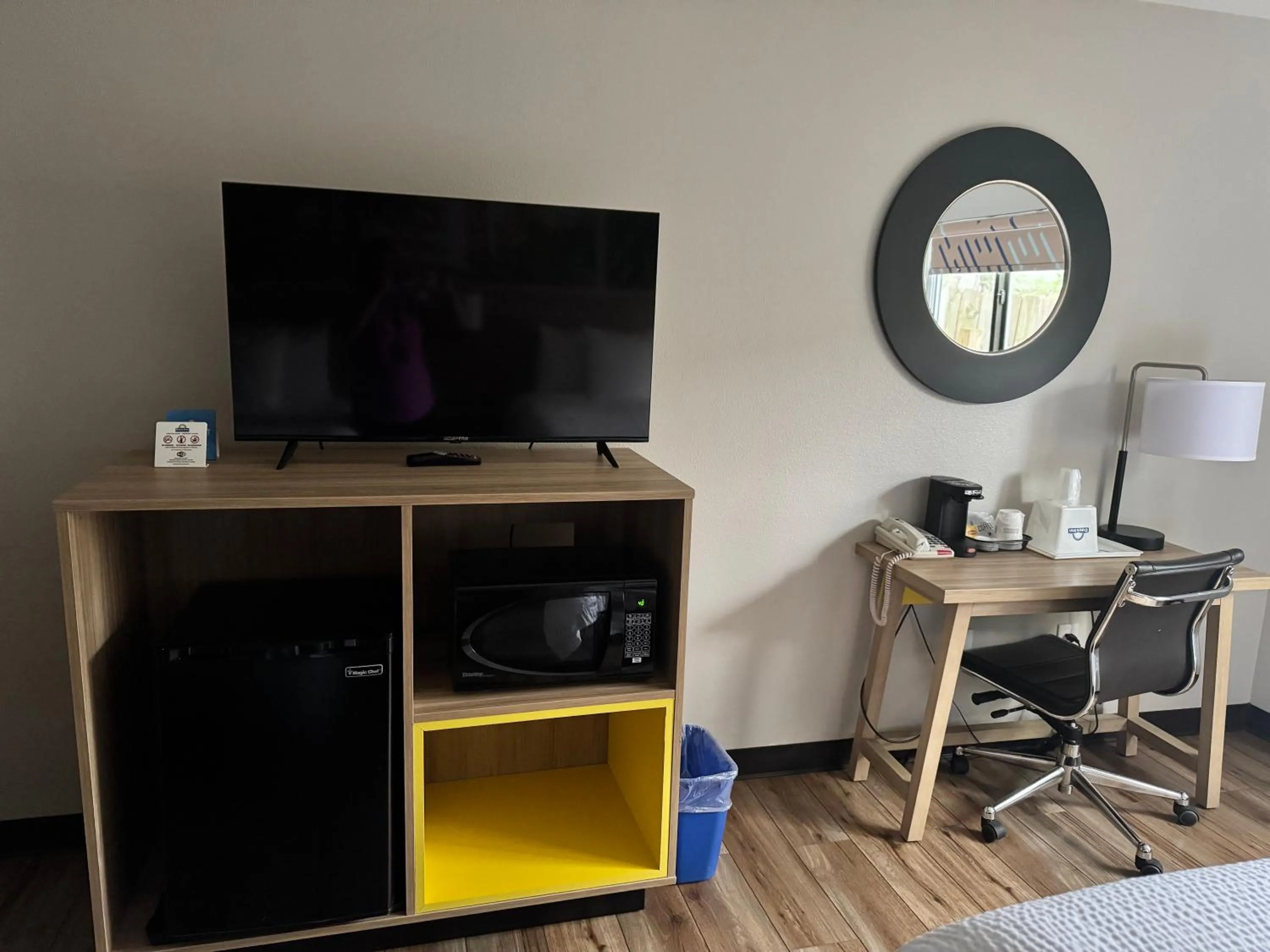 Guests in Days Inn by Wyndham Mauldin/Greenville