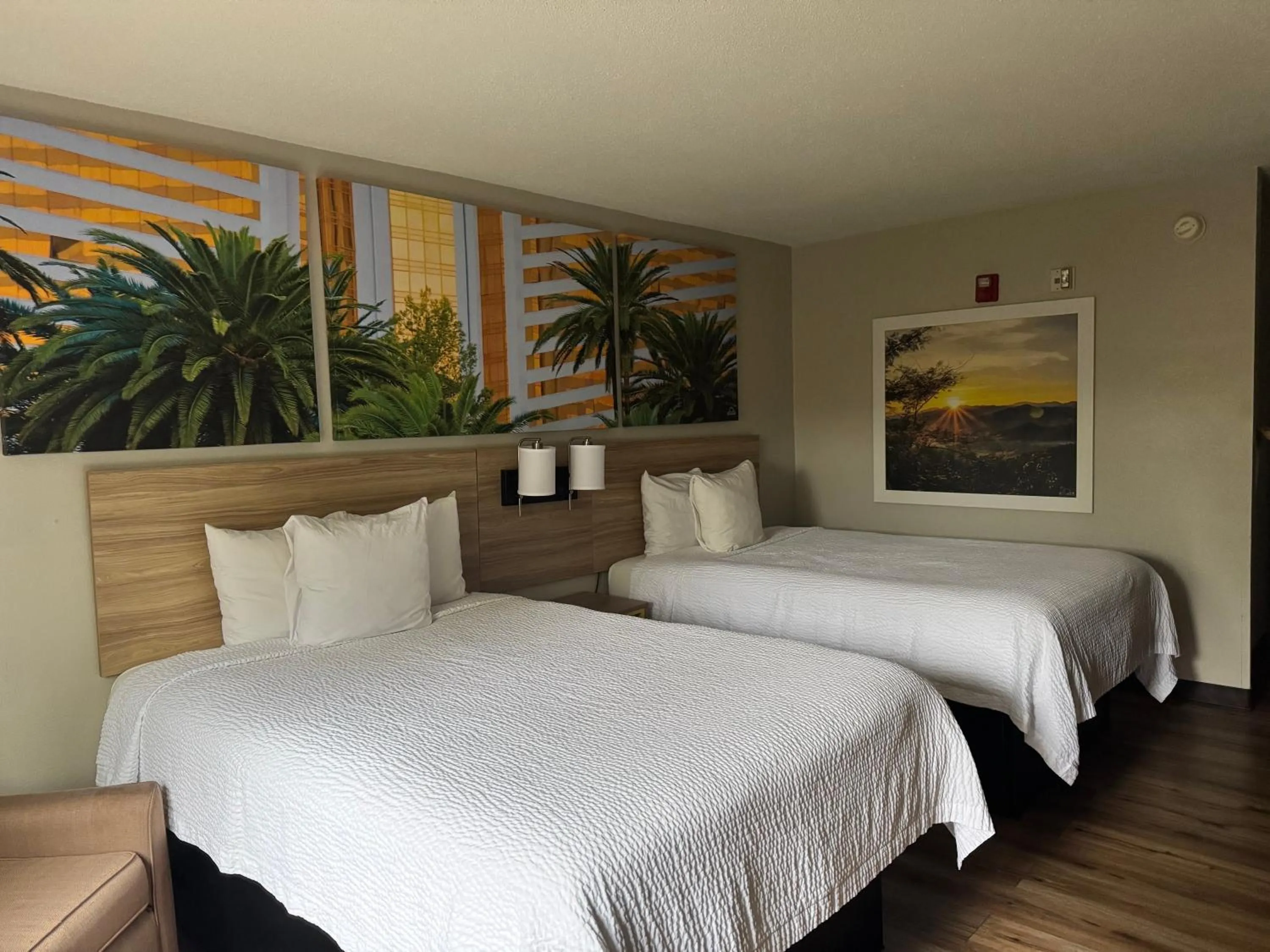 Guests, Bed in Days Inn by Wyndham Mauldin/Greenville