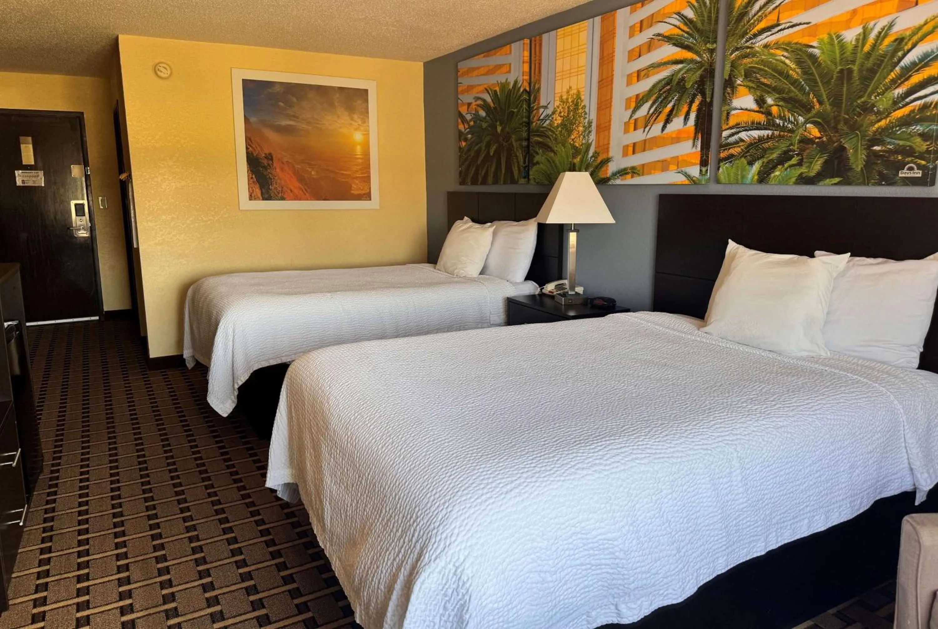 Photo of the whole room, Bed in Days Inn by Wyndham Mauldin/Greenville