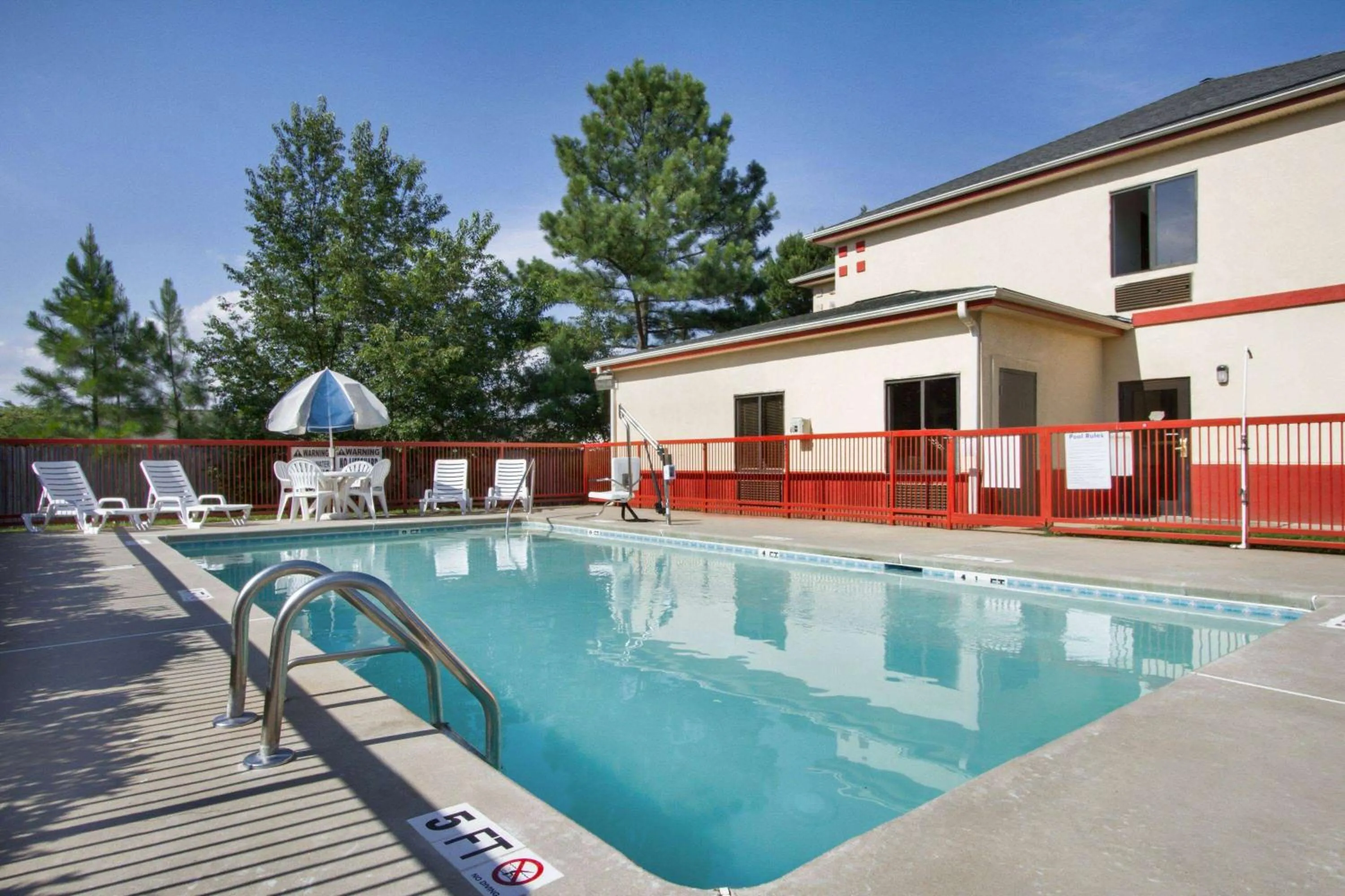 Pool view in Days Inn by Wyndham Mauldin/Greenville