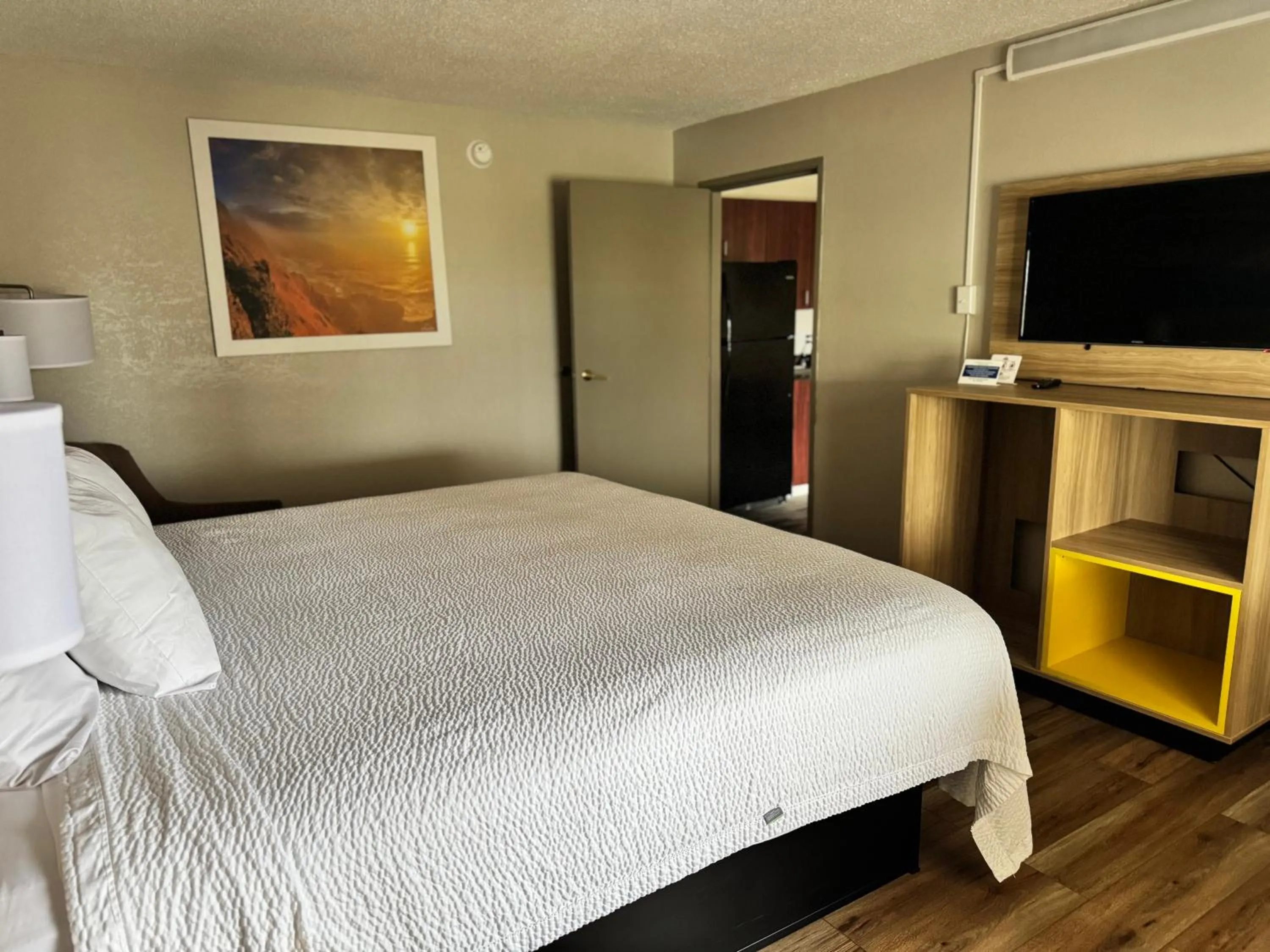 Guests, Bed in Days Inn by Wyndham Mauldin/Greenville