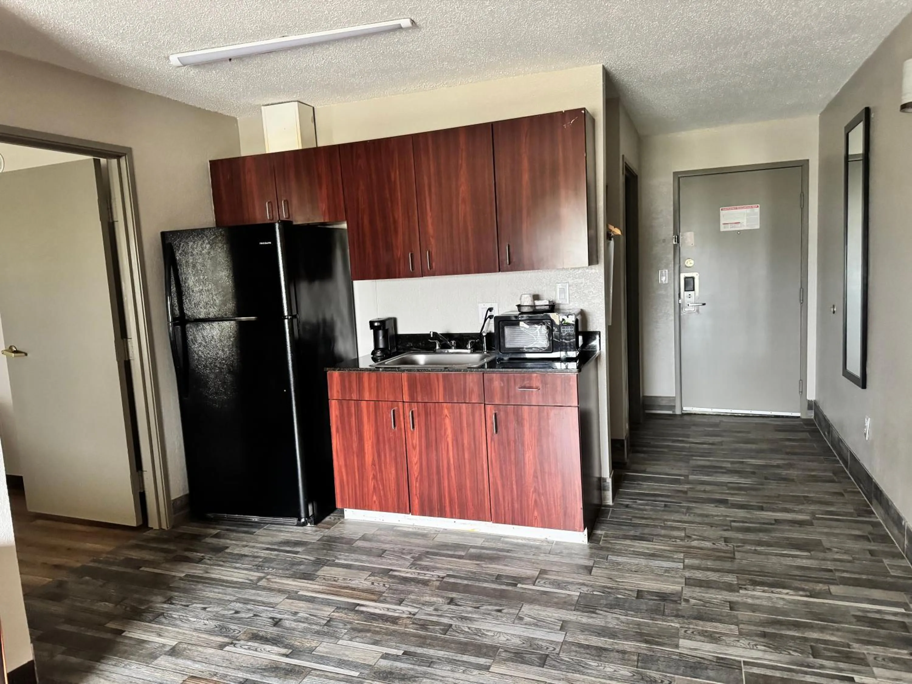 Living room in Days Inn by Wyndham Mauldin/Greenville
