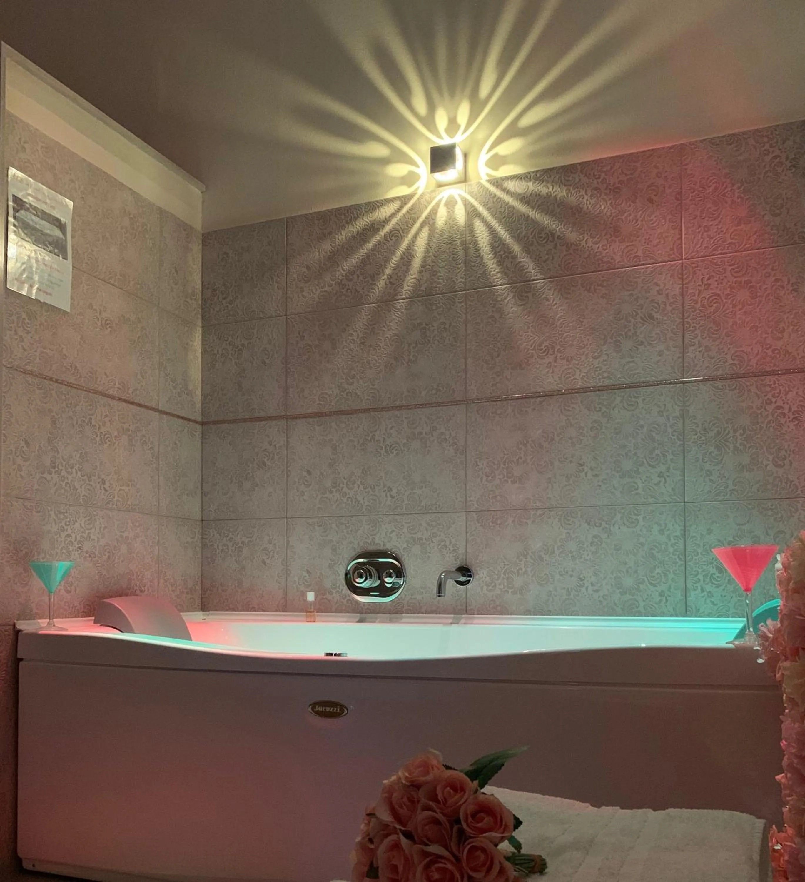 Photo of the whole room in ManfredoniaJacuzzi