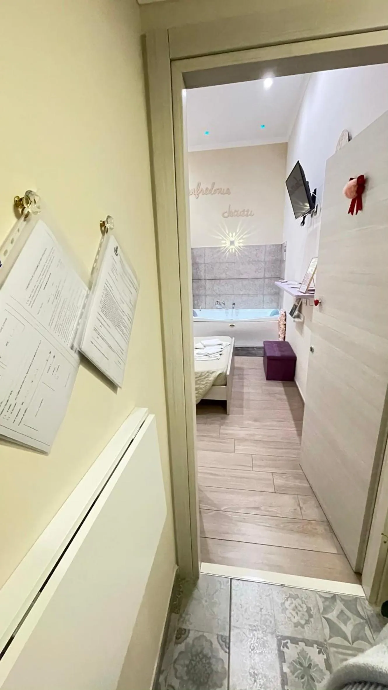 Photo of the whole room, Bed in ManfredoniaJacuzzi