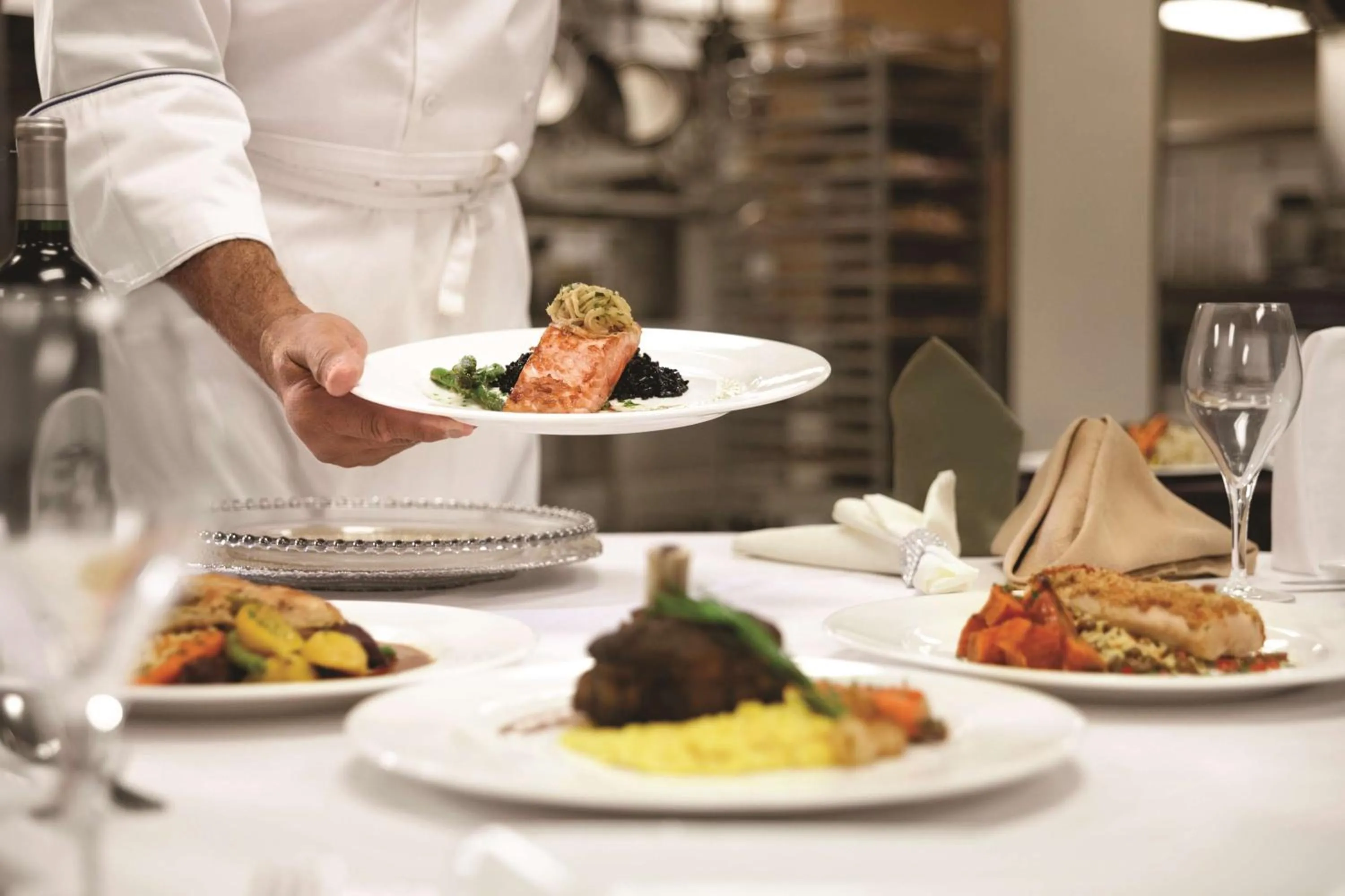 Restaurant/places to eat in Embassy Suites by Hilton Orlando Lake Buena Vista South