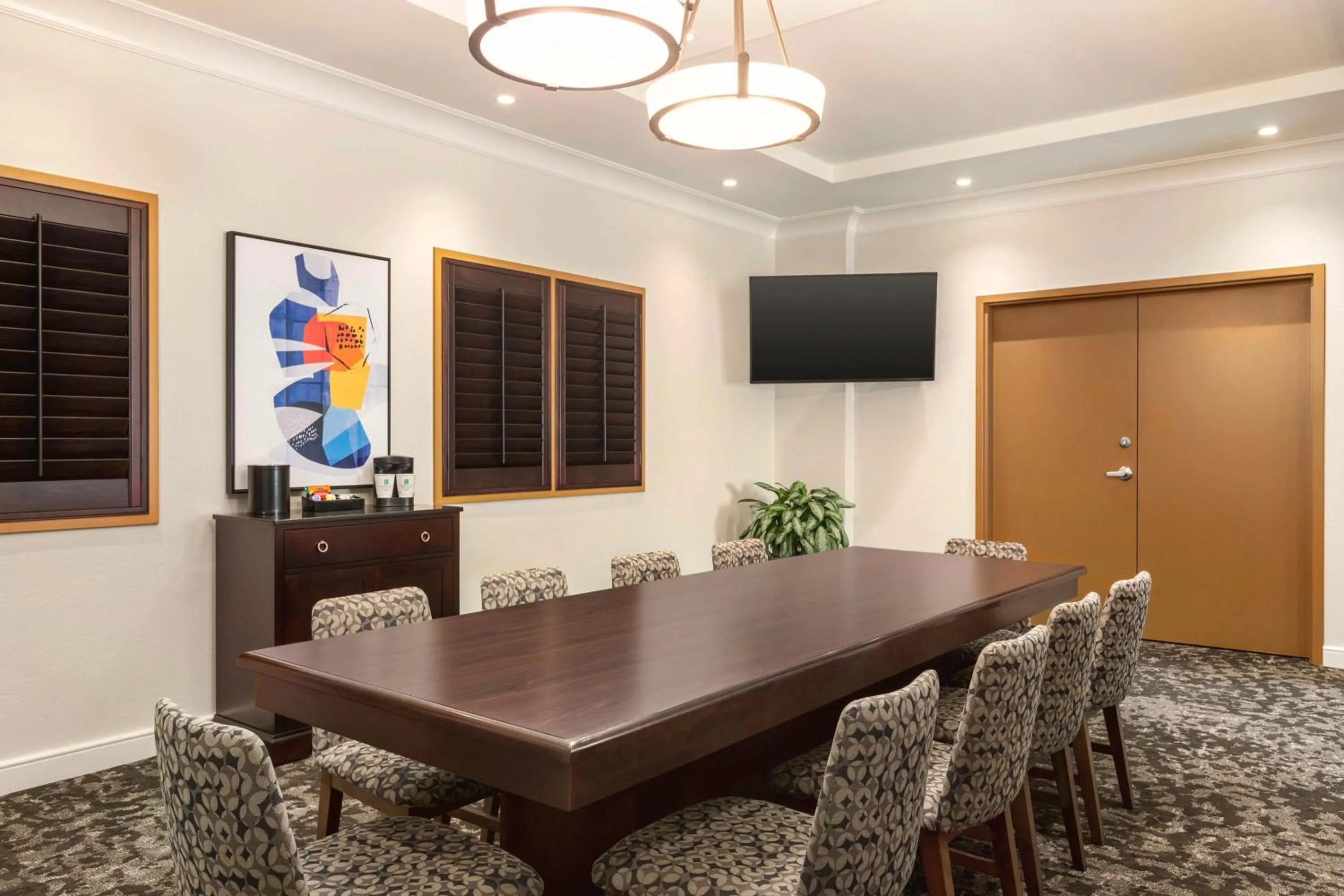 Bedroom in Embassy Suites by Hilton Orlando Lake Buena Vista South