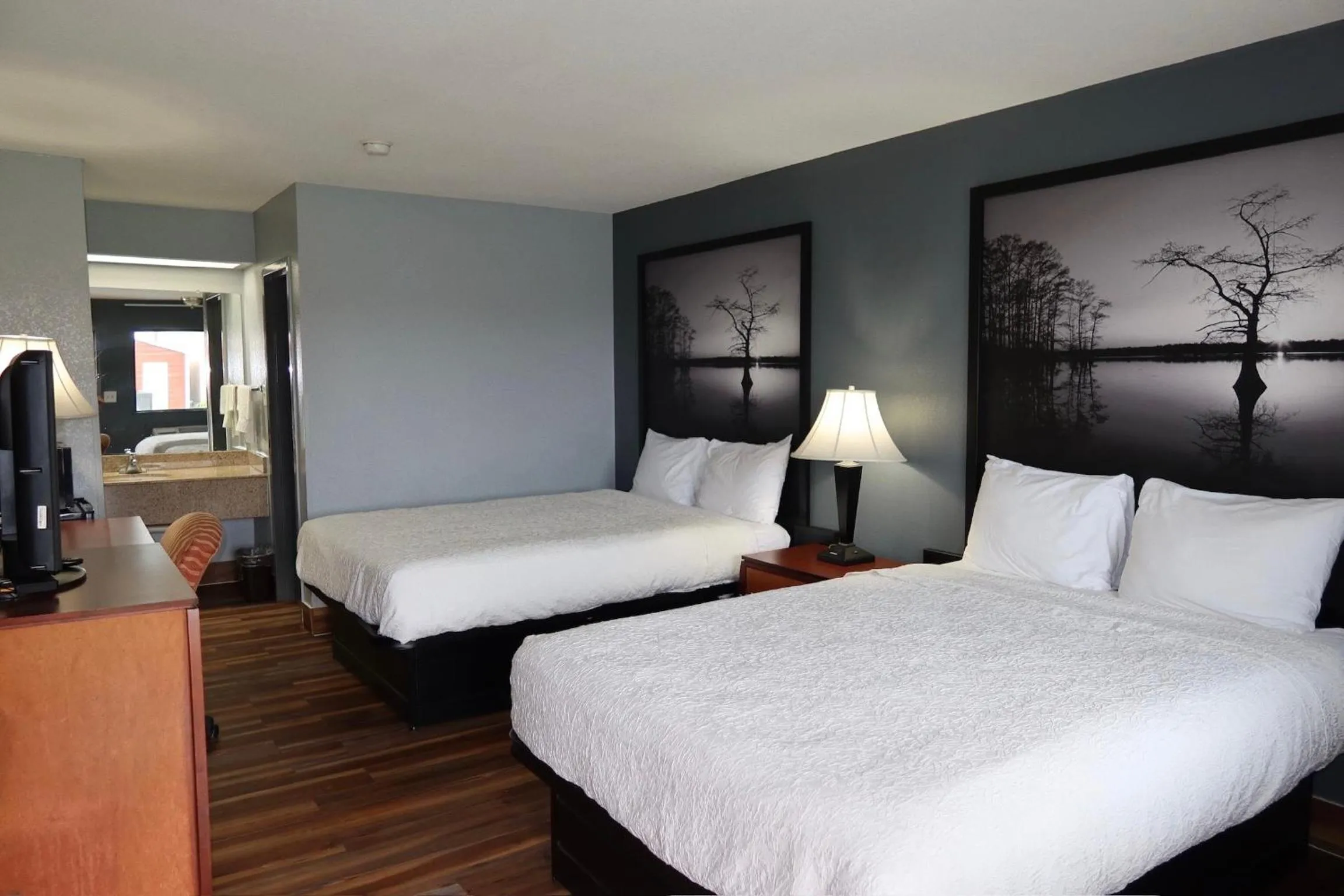 Bedroom, Bed in Americas Best Value Inn Yukon