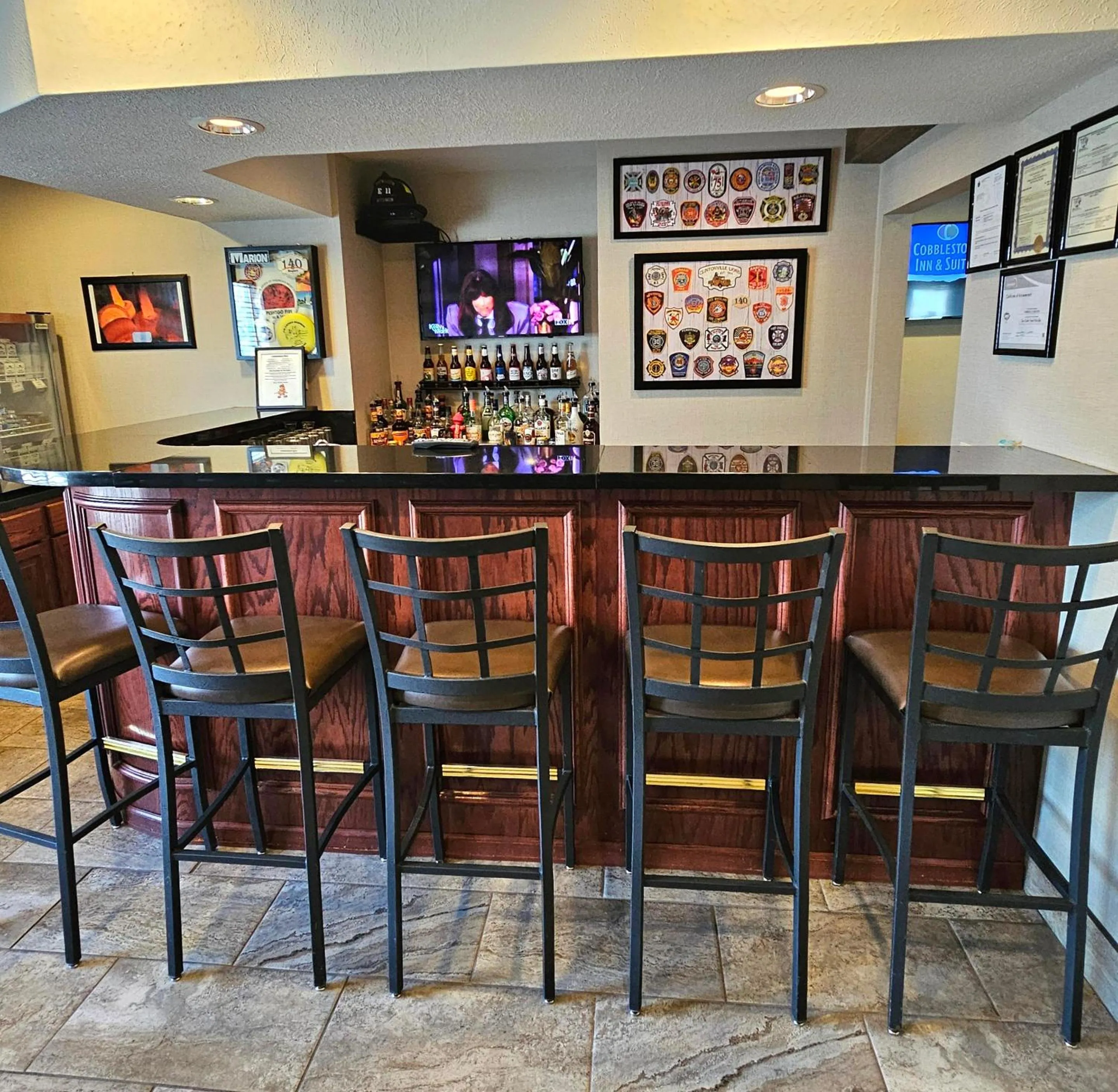 Lounge or bar in Cobblestone Inn & Suites - Clintonville