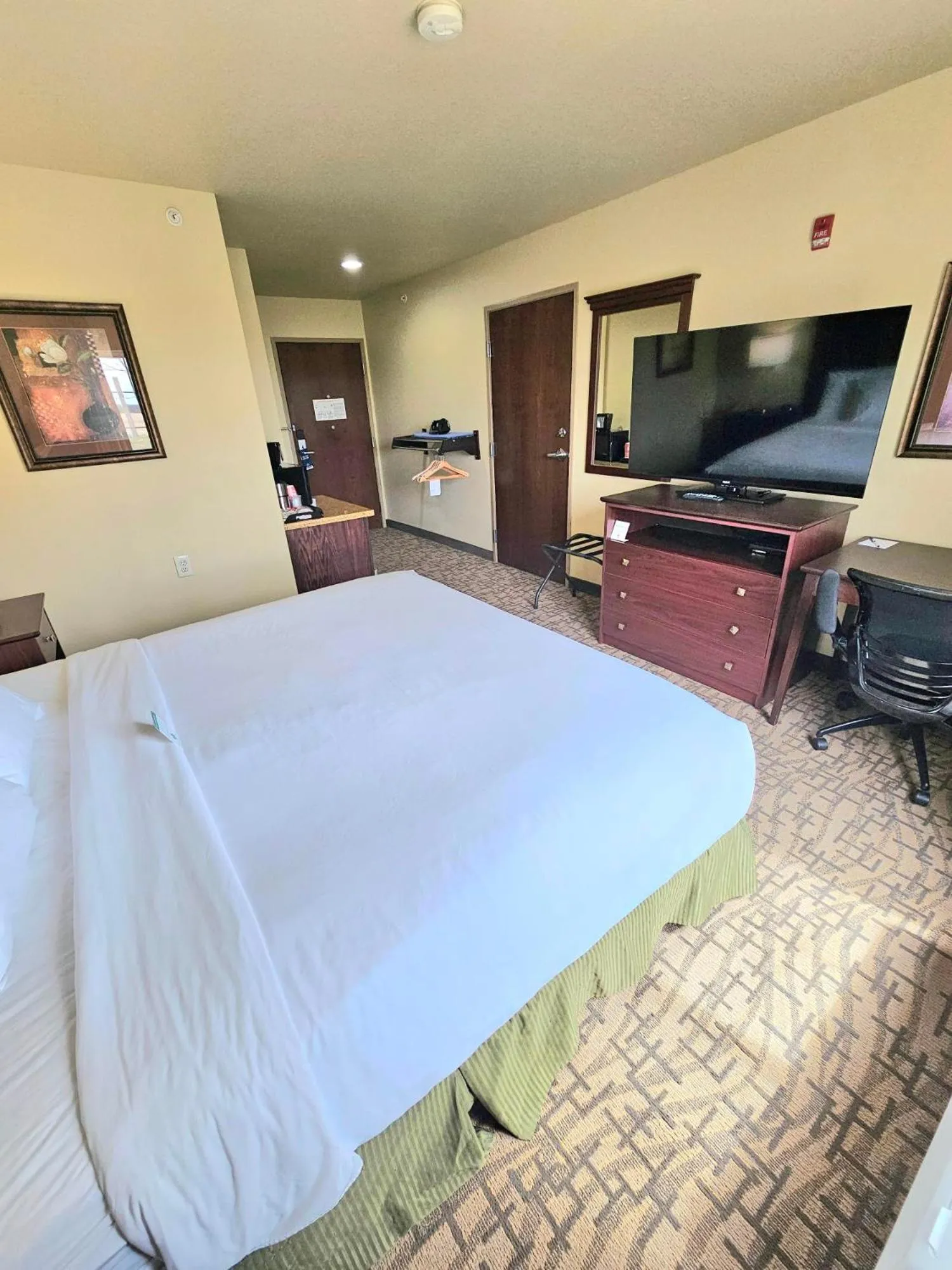 Bedroom, Bed in Cobblestone Inn & Suites - Clintonville