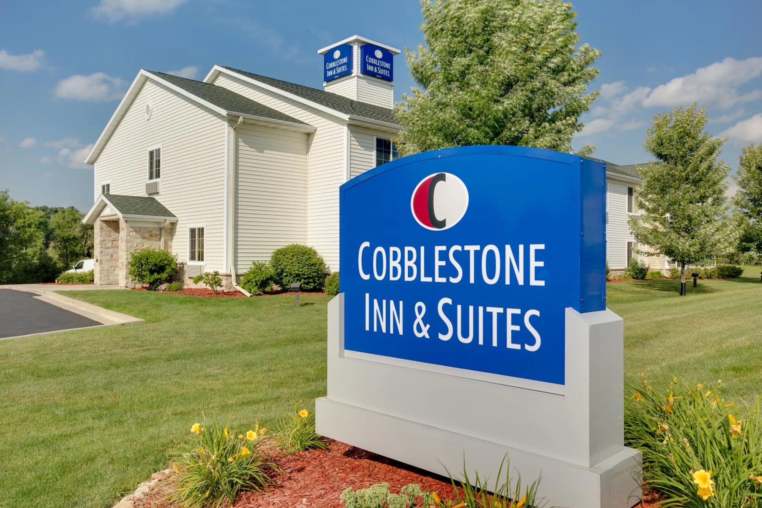 Property building in Cobblestone Inn & Suites - Clintonville
