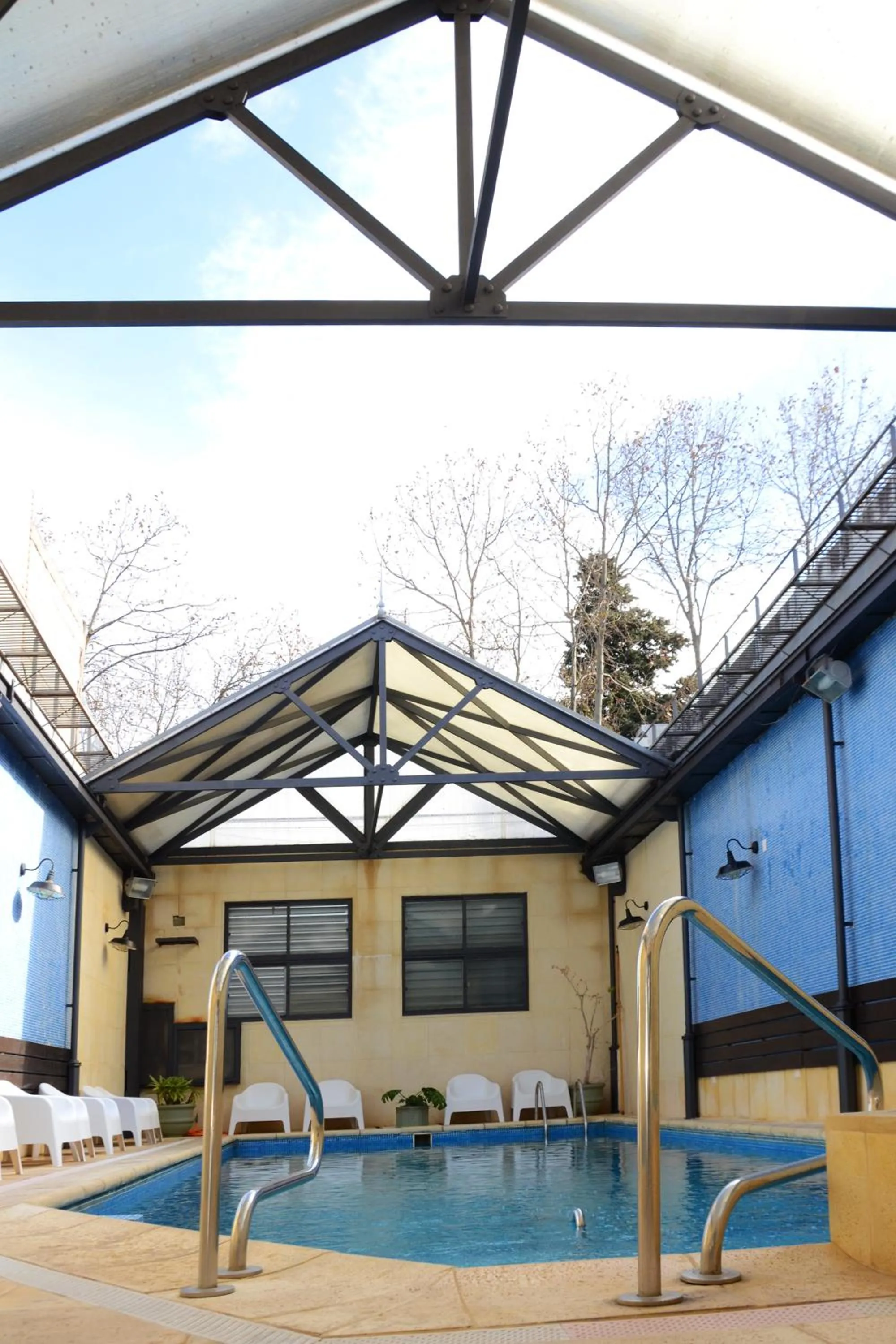 Swimming pool in Hotel Leoncia