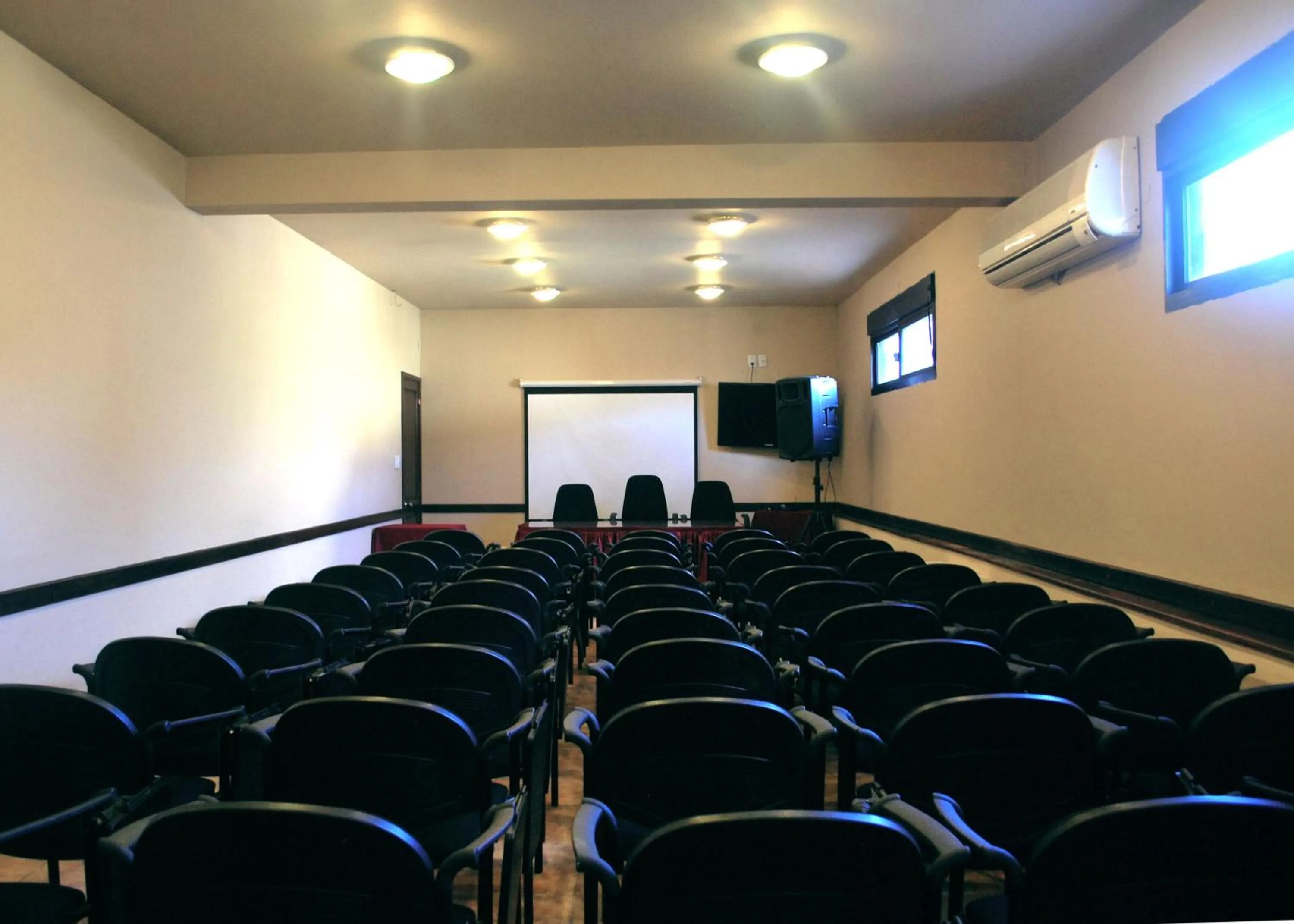 Business facilities in Hotel Leoncia