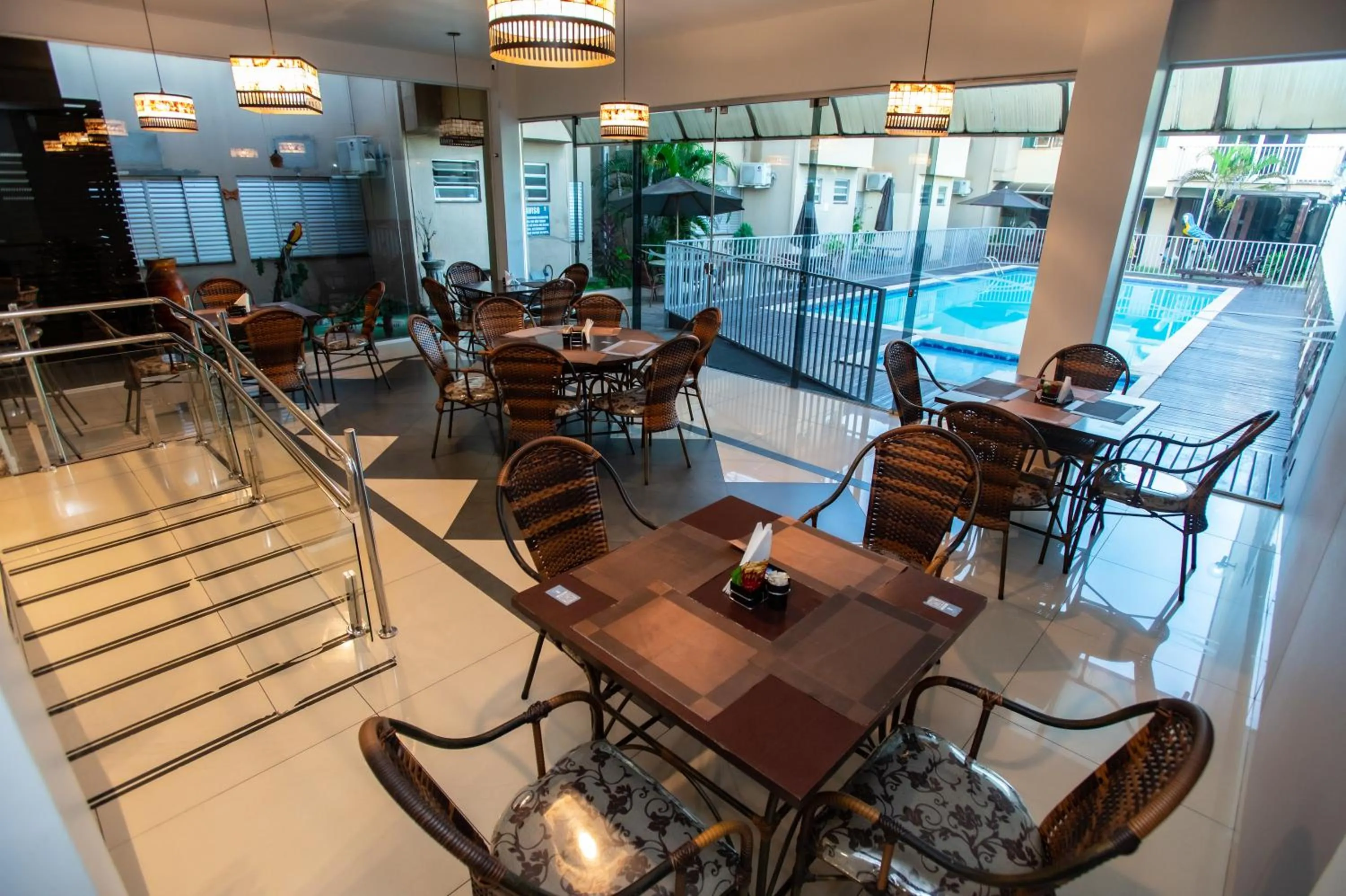 Restaurant/places to eat in Hotel 365