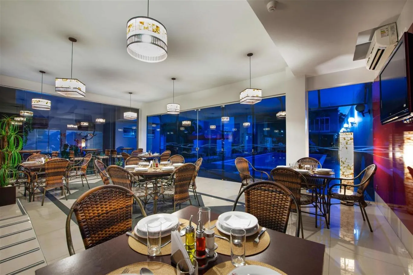 Restaurant/places to eat in Hotel Presidencial