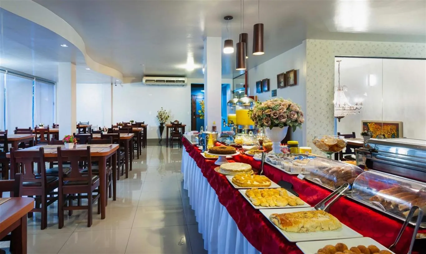 Buffet breakfast in Hotel Presidencial