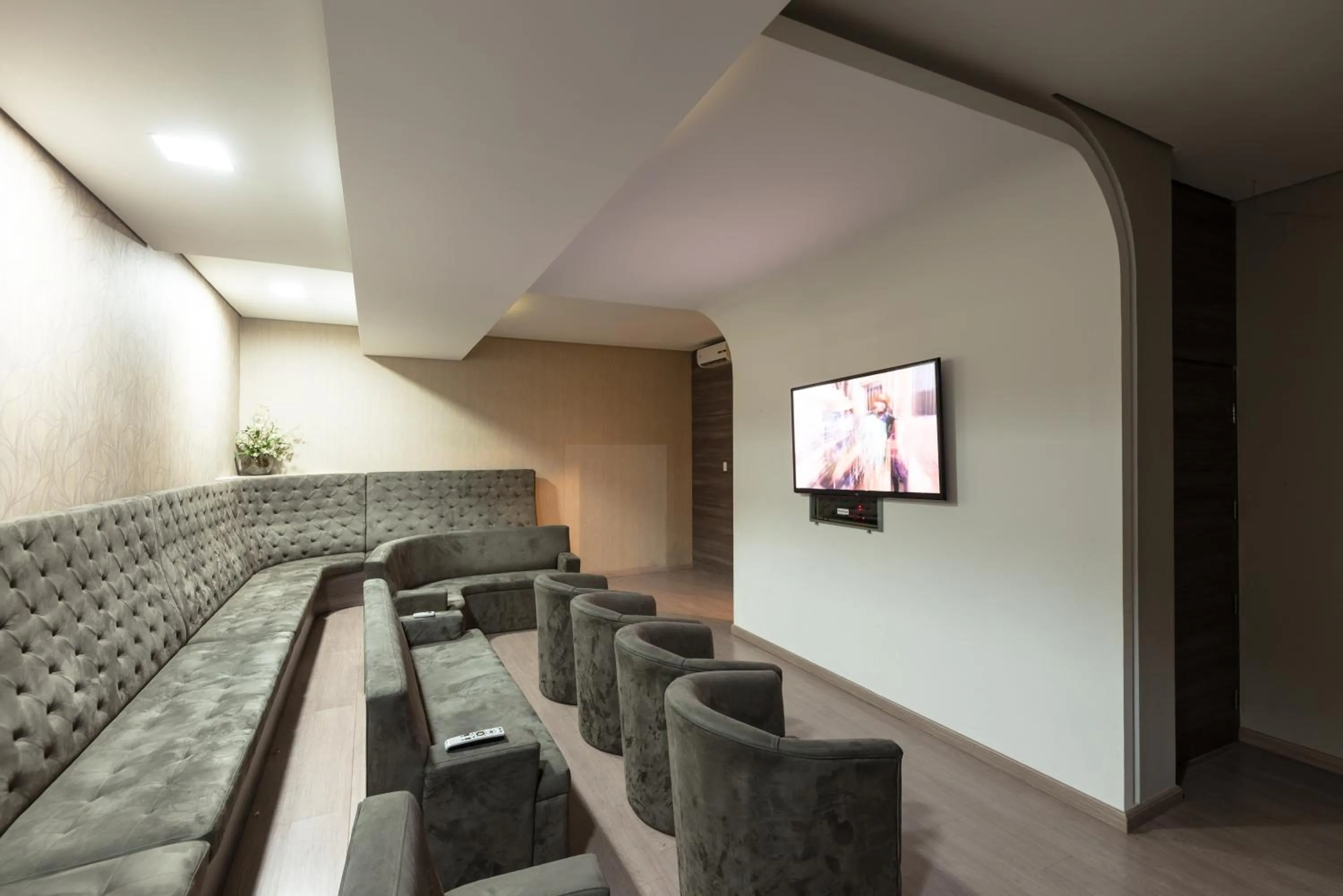 Communal lounge/ TV room in Hotel Guarany