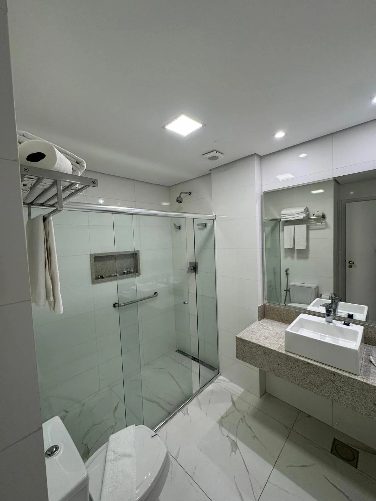 Shower in Hotel Guarany