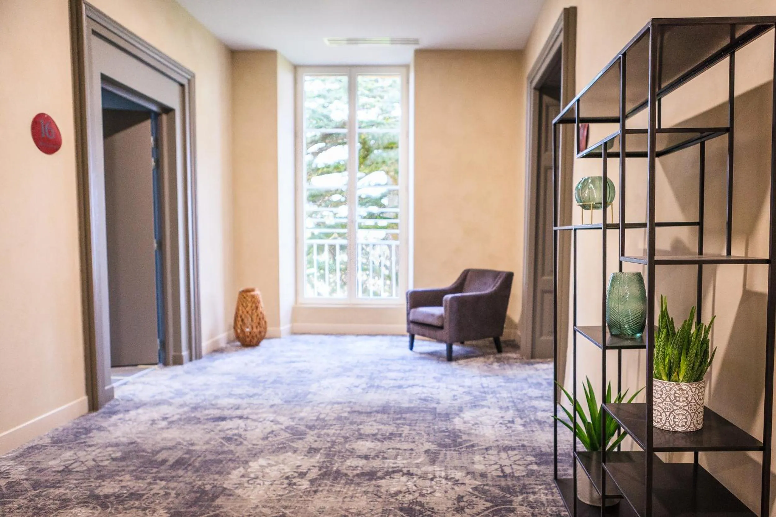 Lobby or reception in Château de Tauzies, The Originals Relais