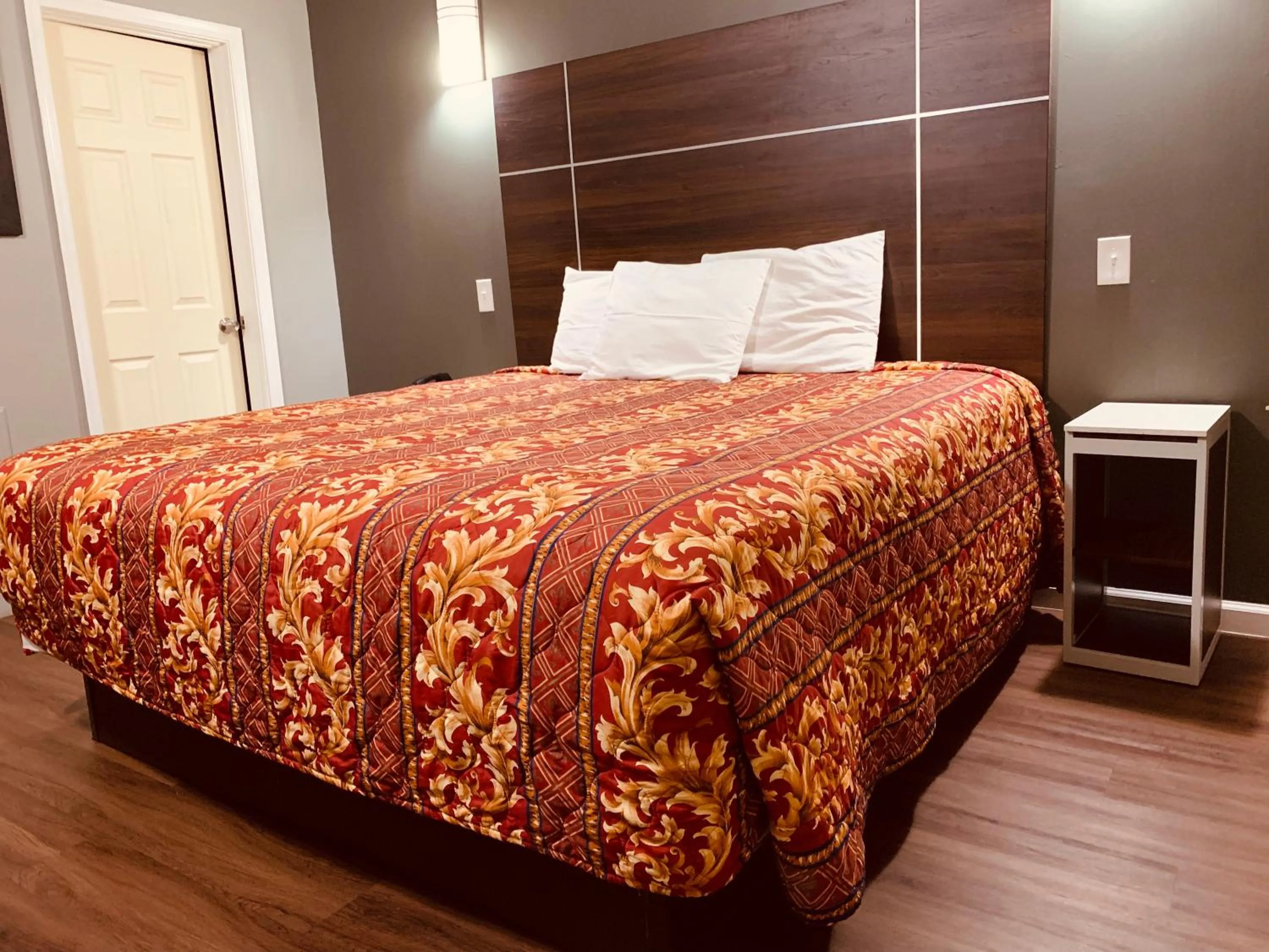 Bed in Red Carpet Inn - Norristown