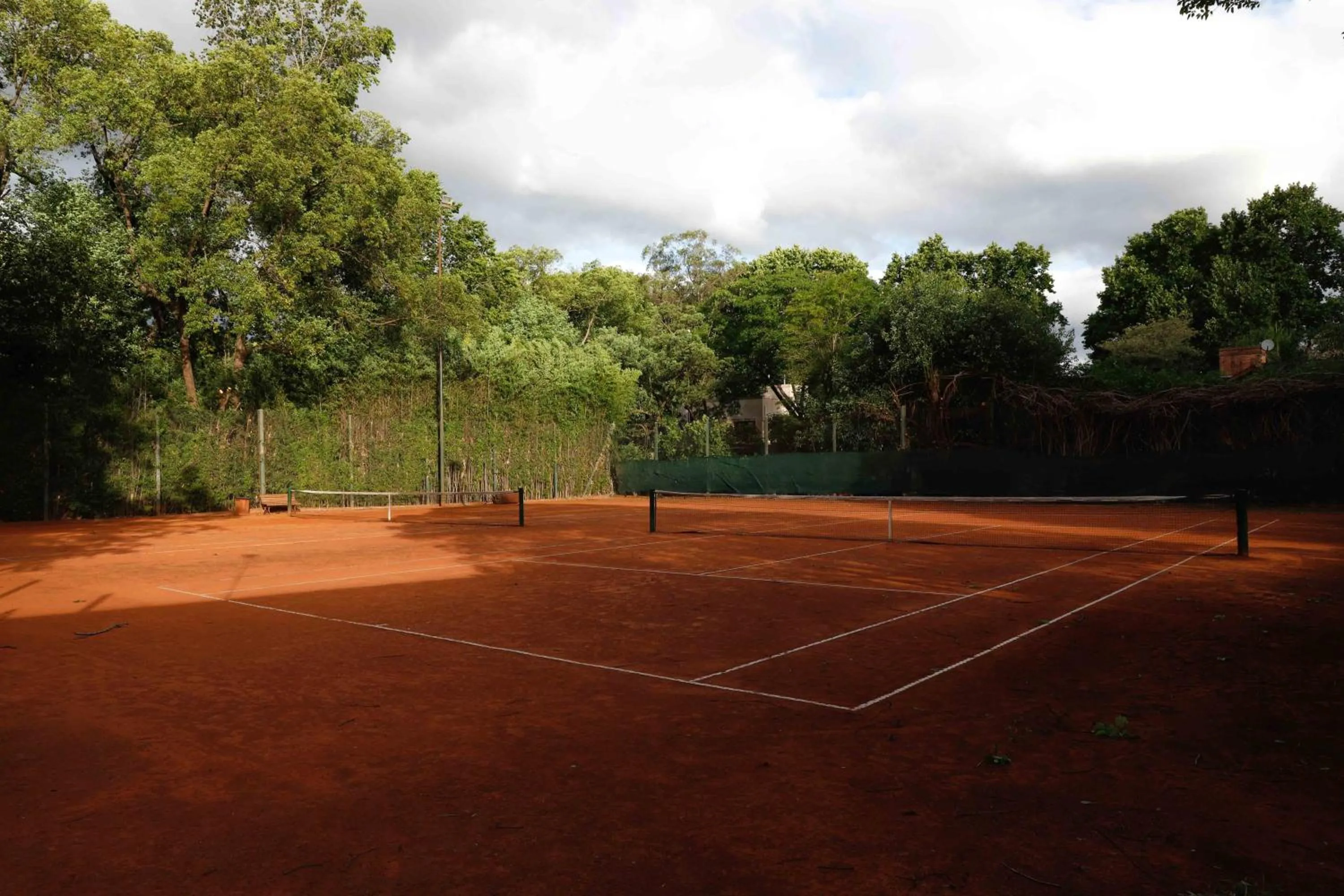Tennis court in Howard Johnson Resort & Spa Escobar