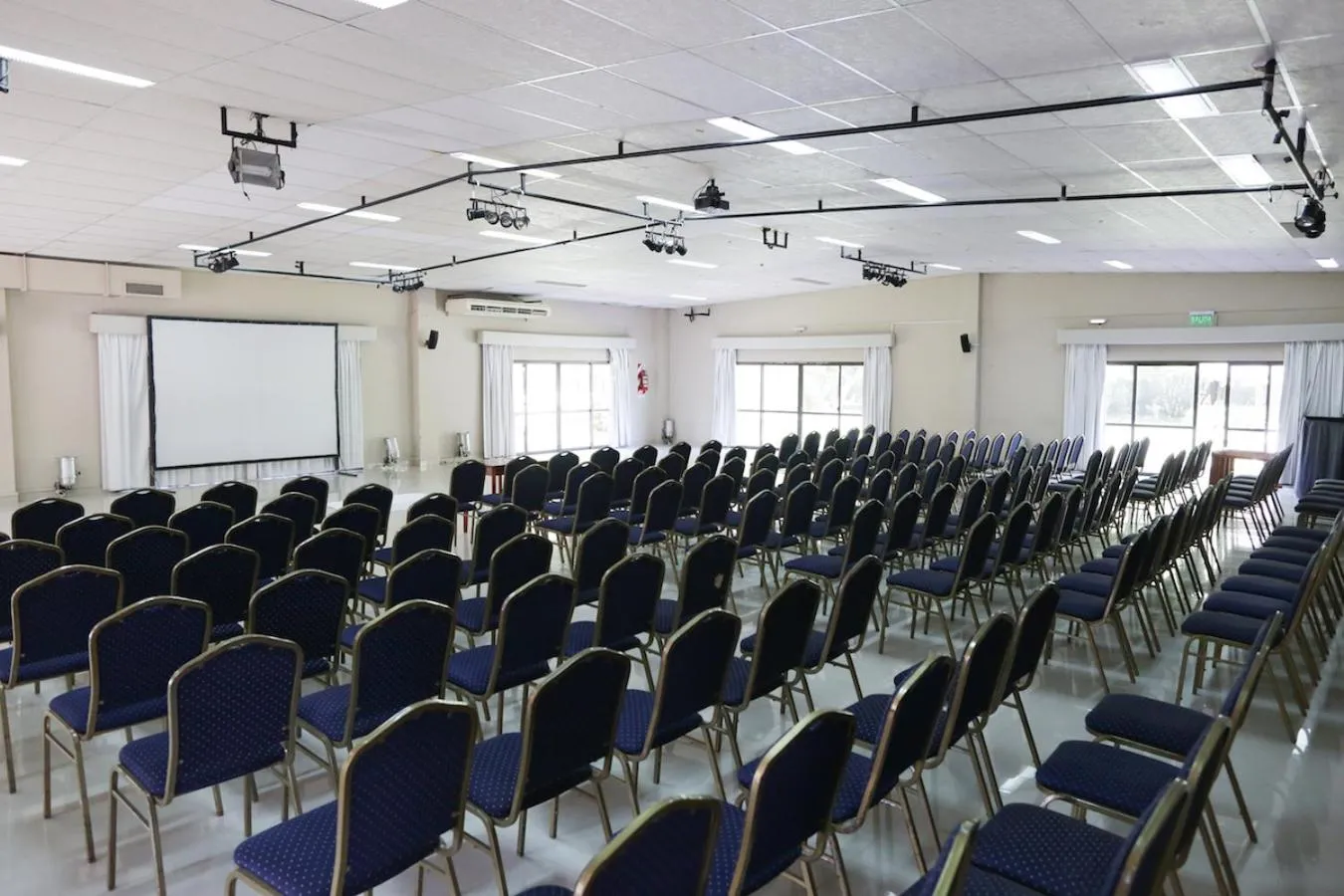 Meeting/conference room in Howard Johnson Resort & Spa Escobar