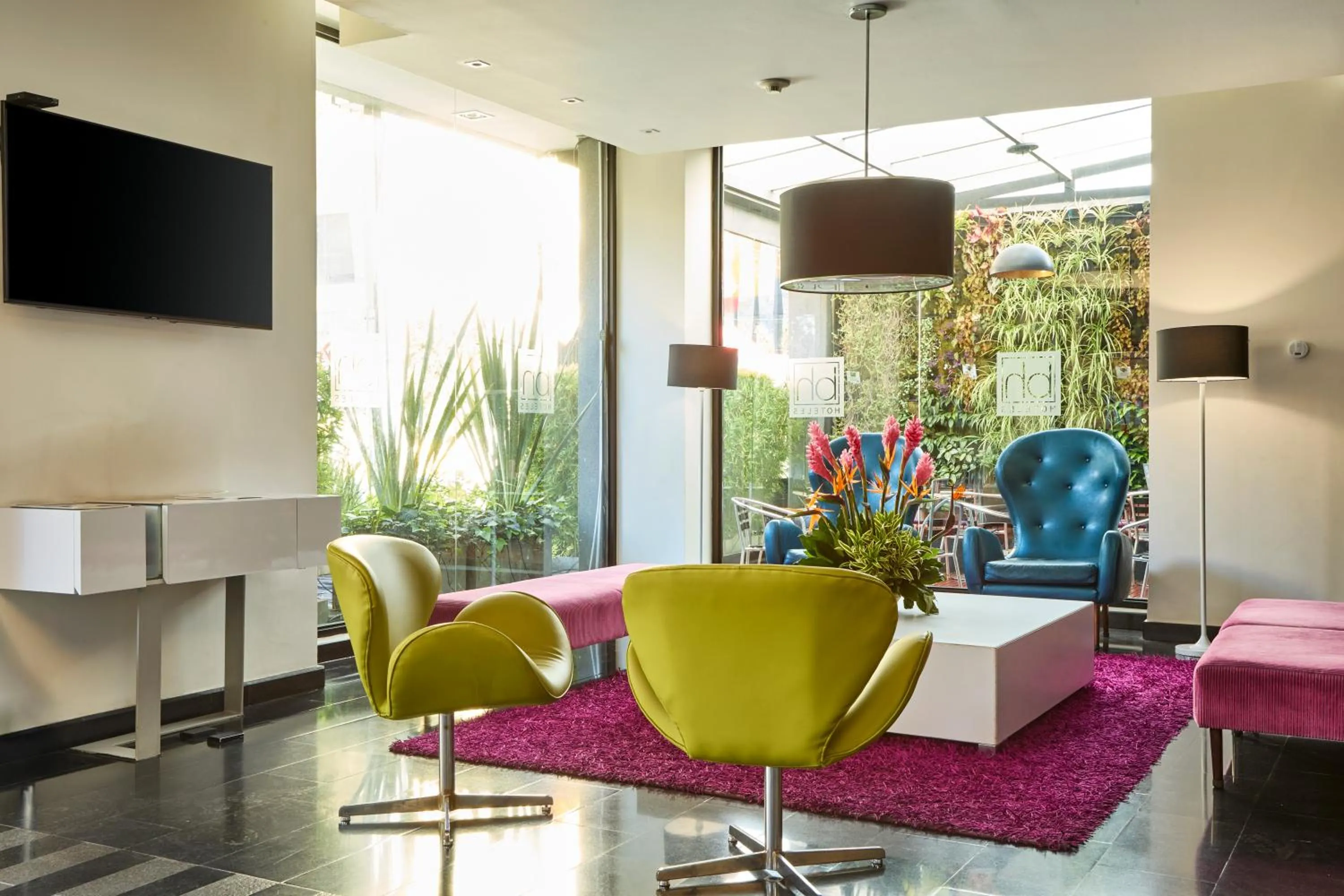 Lobby or reception in Hotel bh Parque 93