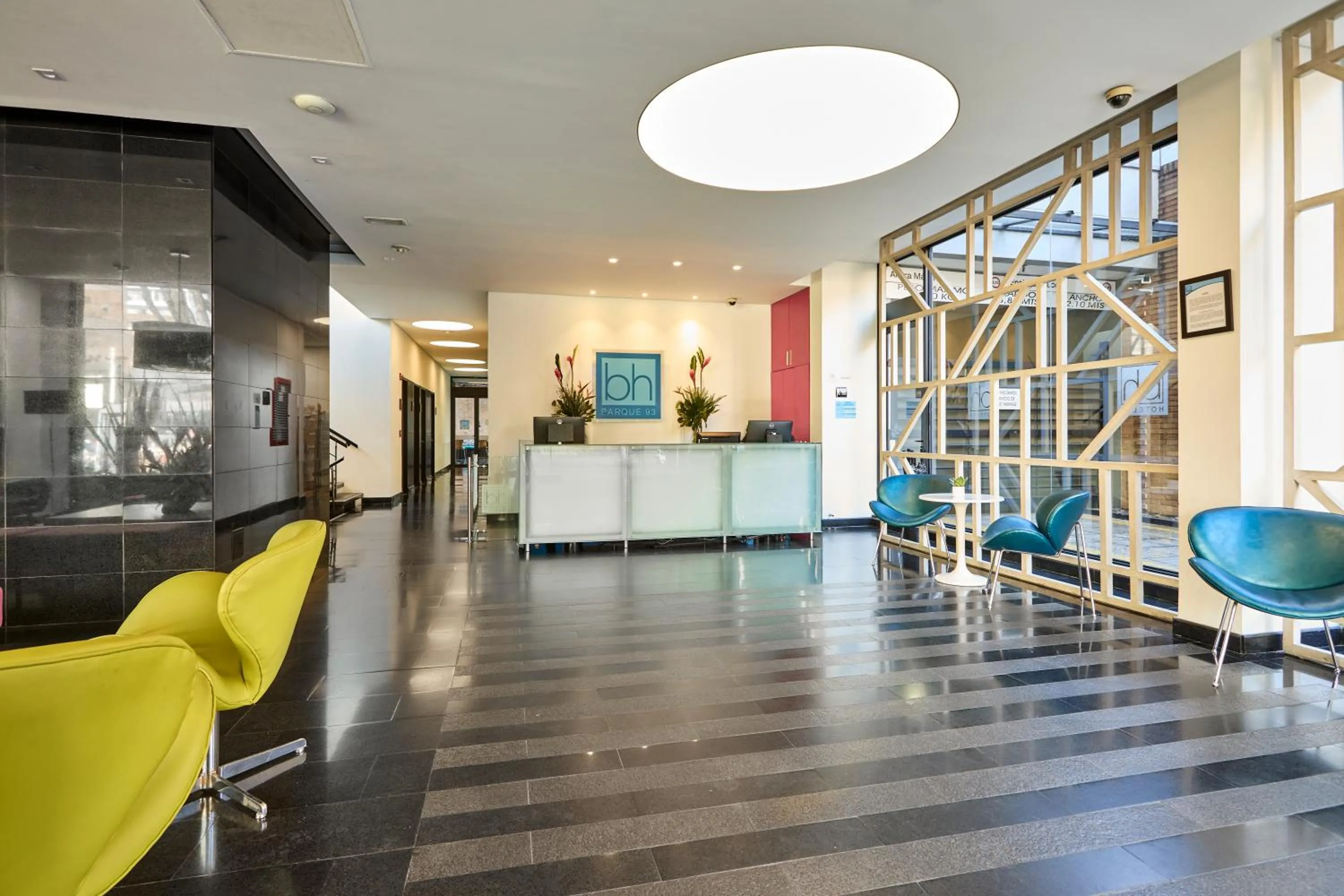 Lobby or reception in Hotel bh Parque 93