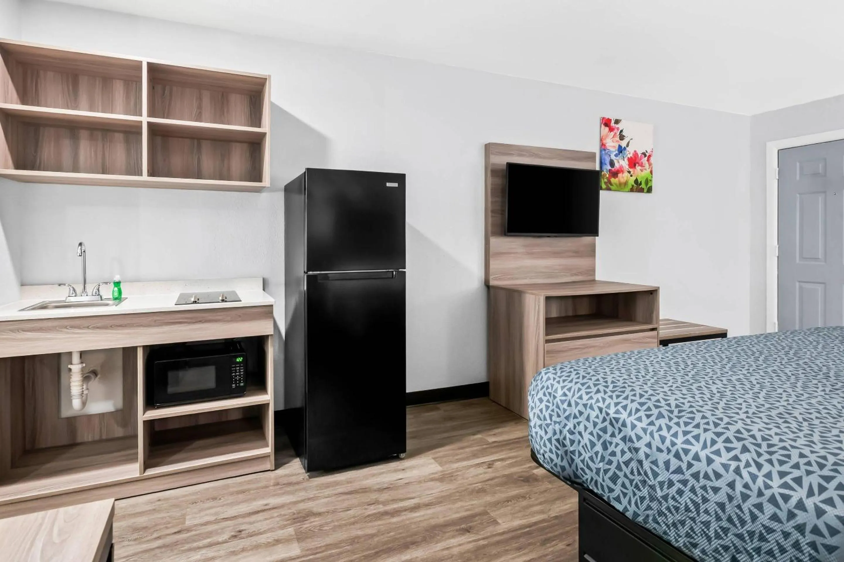 Bedroom, Bed in Suburban Studios Harvey - New Orleans