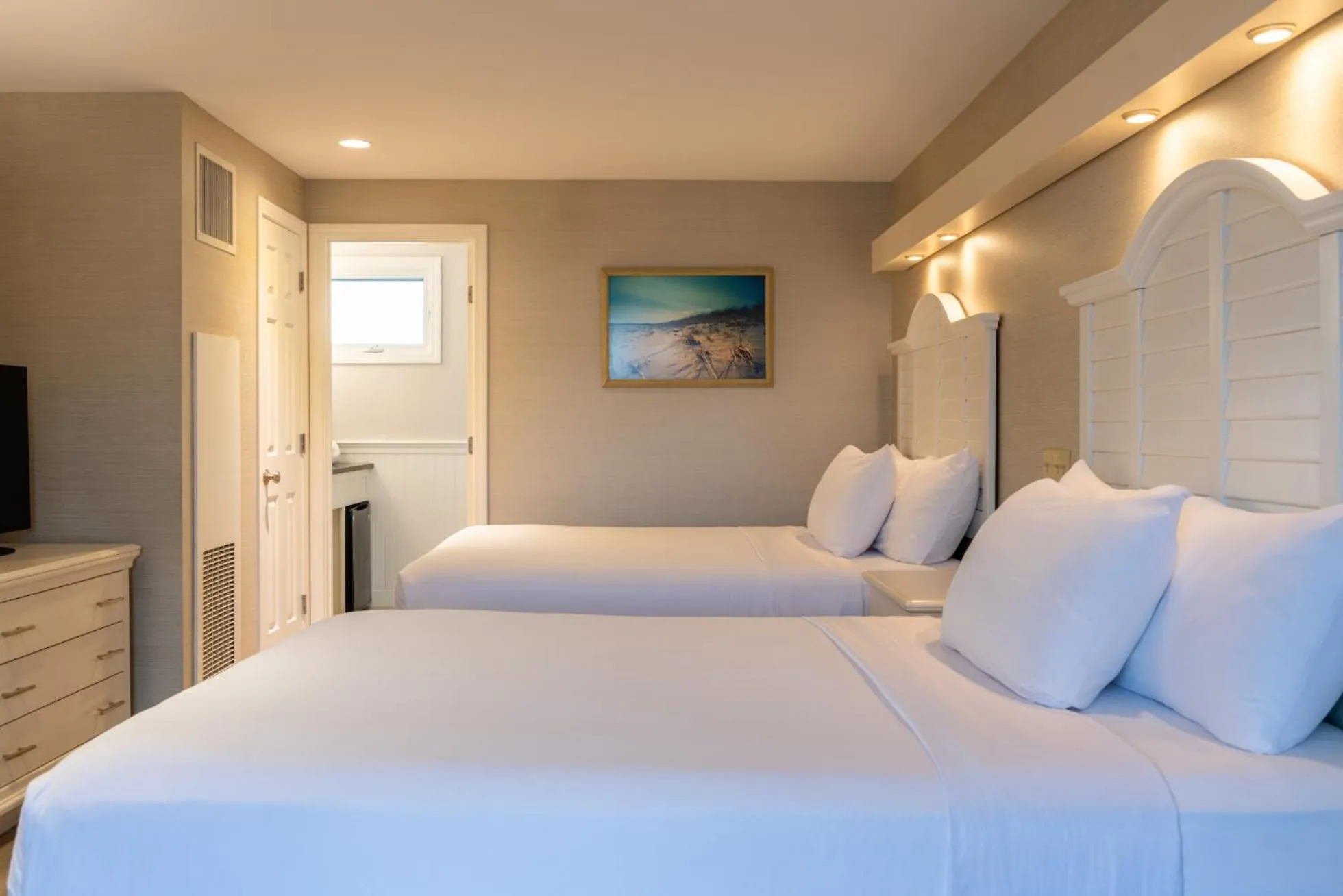 Bed in Anchorage by the Sea