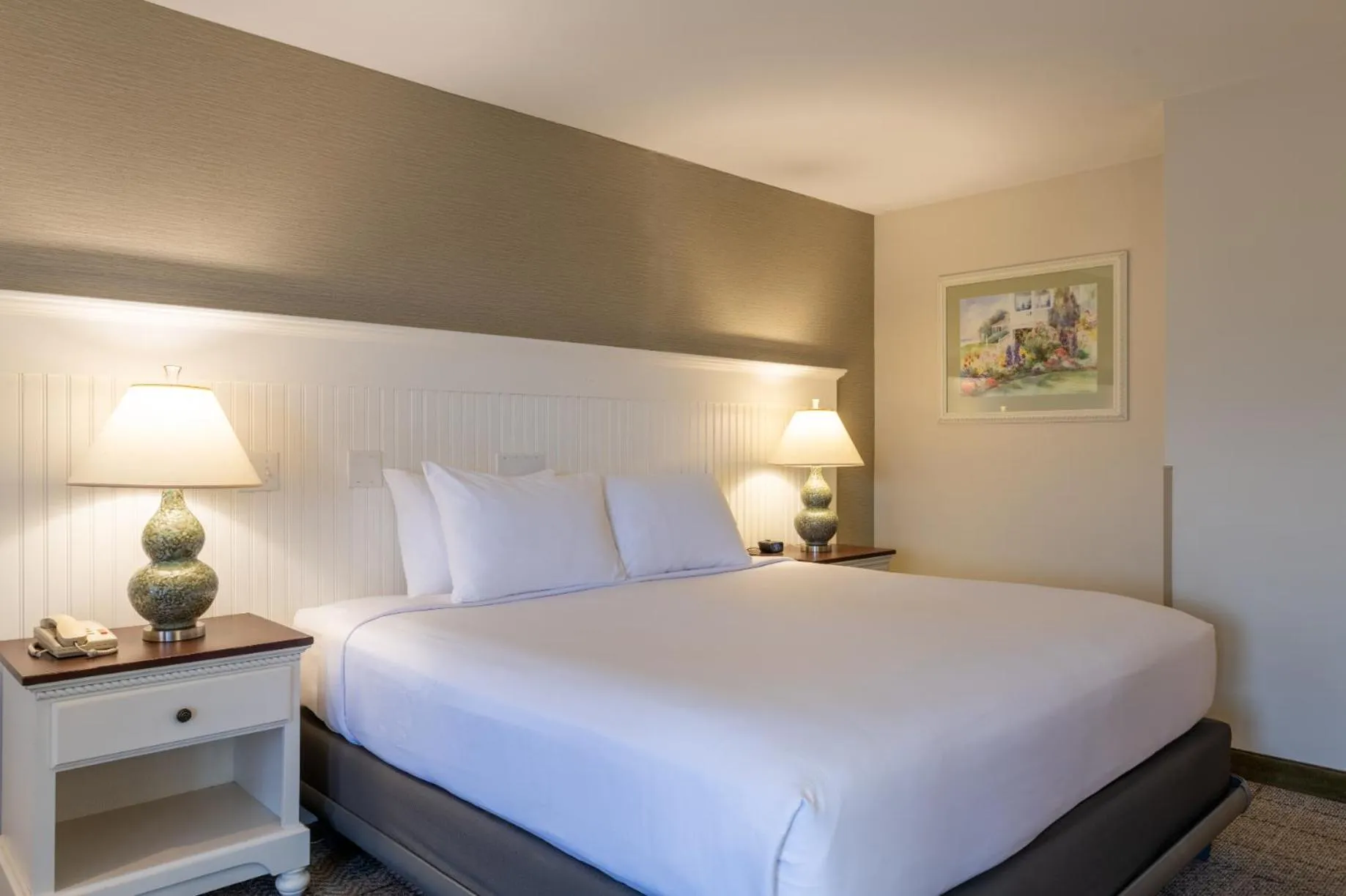 Bed in Anchorage by the Sea