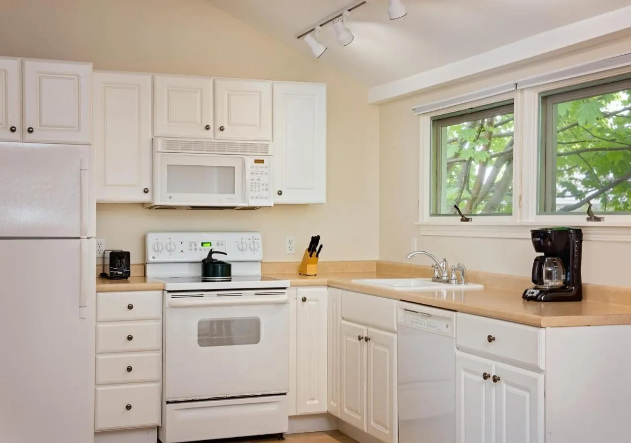 Kitchen or kitchenette in Anchorage by the Sea