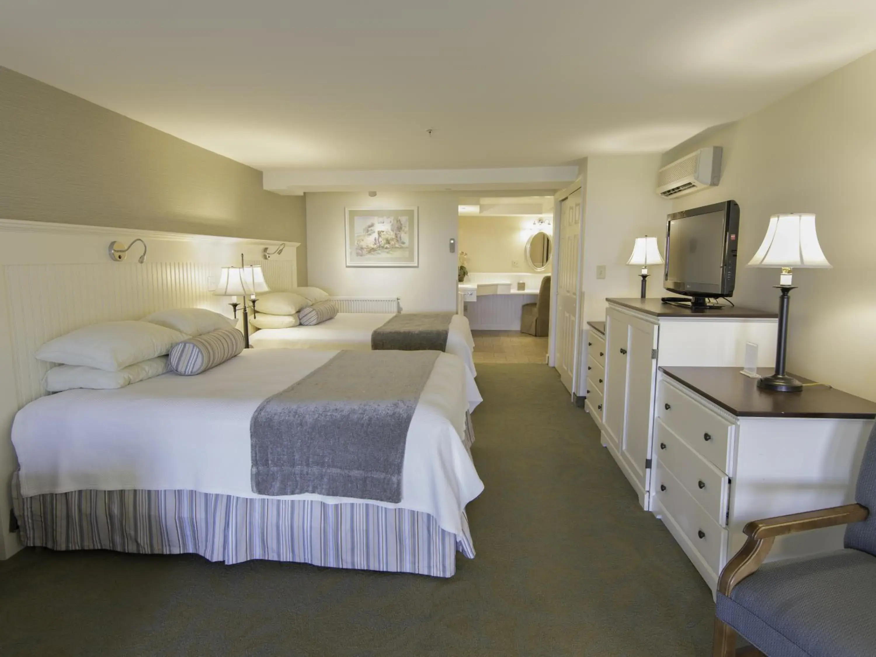 Room with Two Double Beds with Partial Ocean View - 2nd Floor in Anchorage by the Sea Room with Two Double Beds with Partial Ocean View - 2nd Floor in Anchorage by the Sea