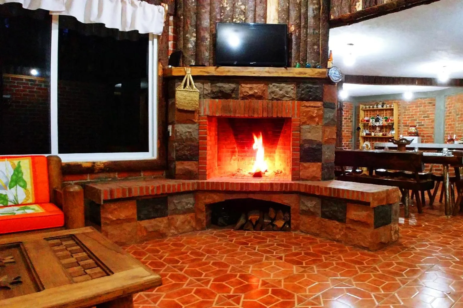 Communal lounge/ TV room in Senda Monarca