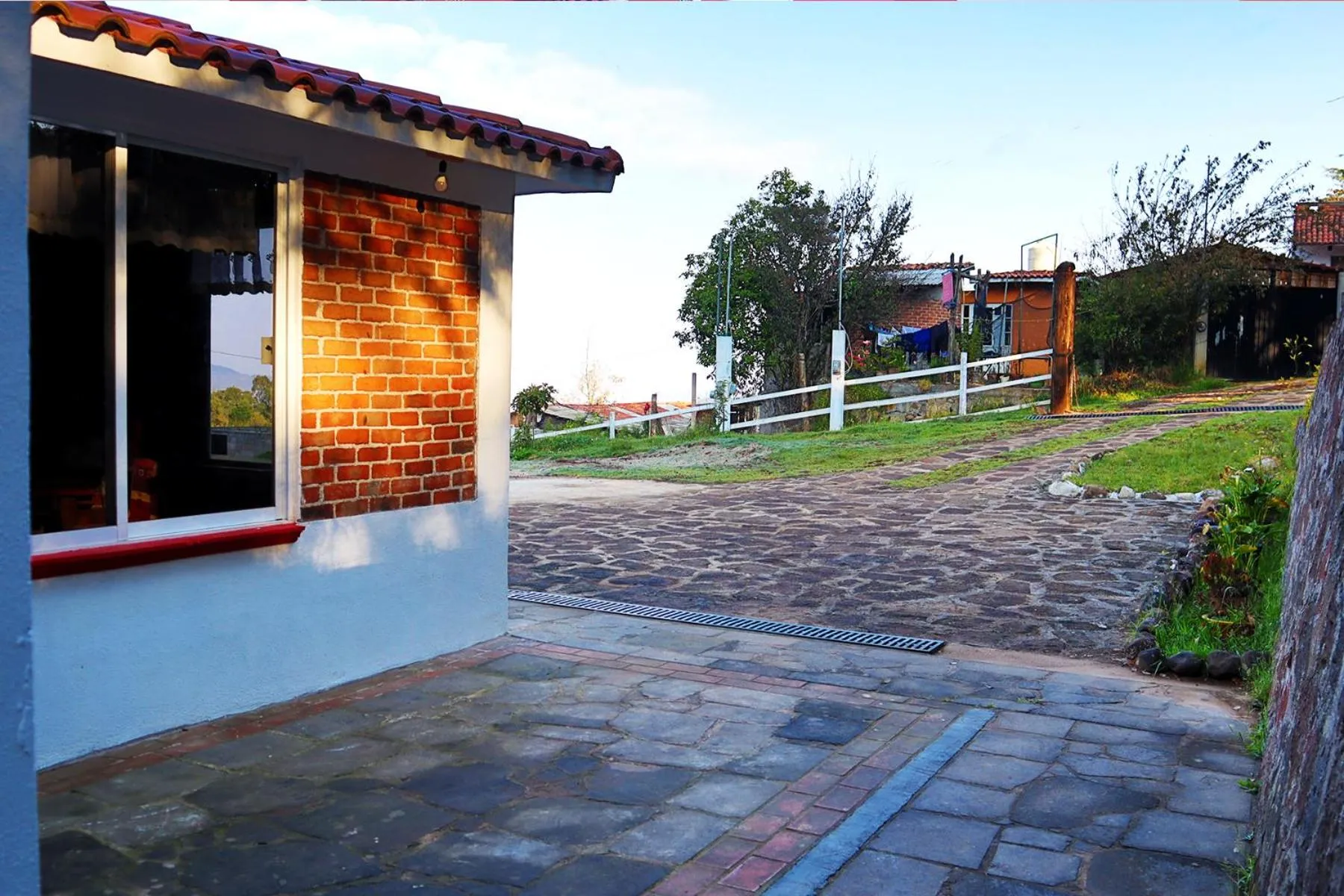 Facade/entrance in Senda Monarca