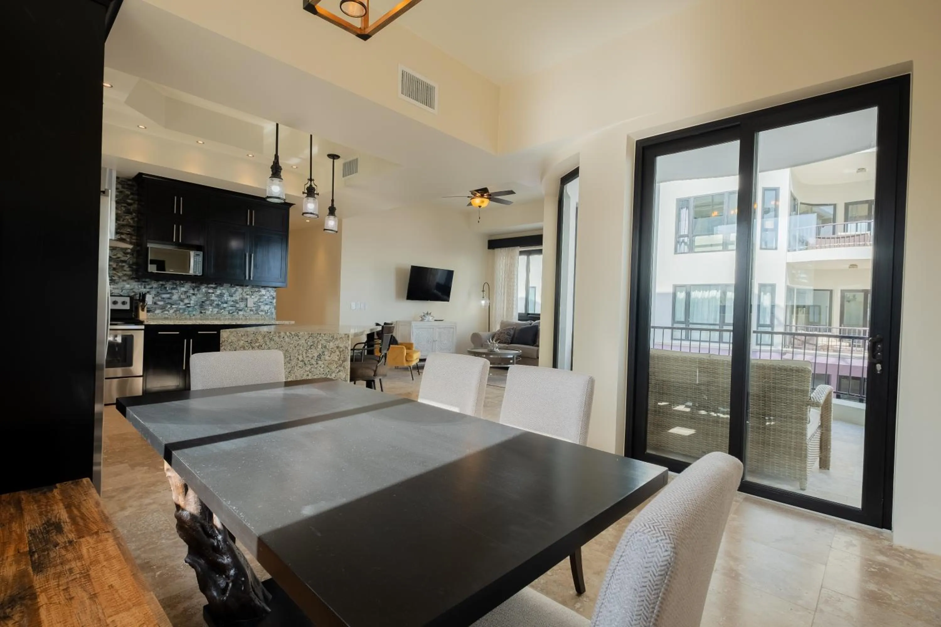 Dining area in Diamante Beachfront Suites