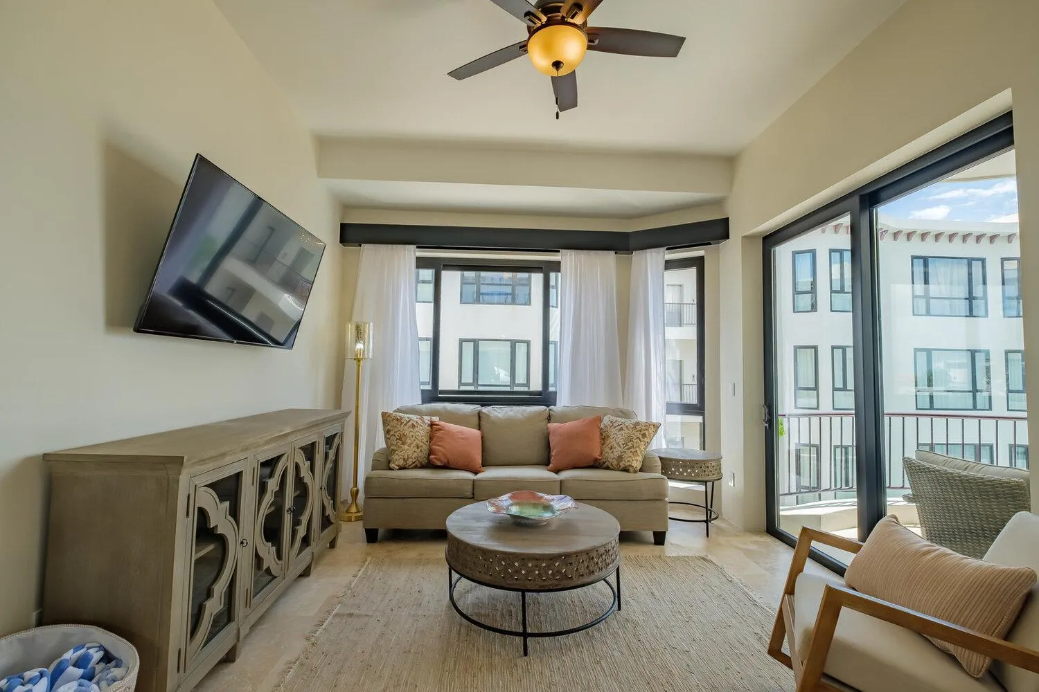 TV and multimedia in Diamante Beachfront Suites