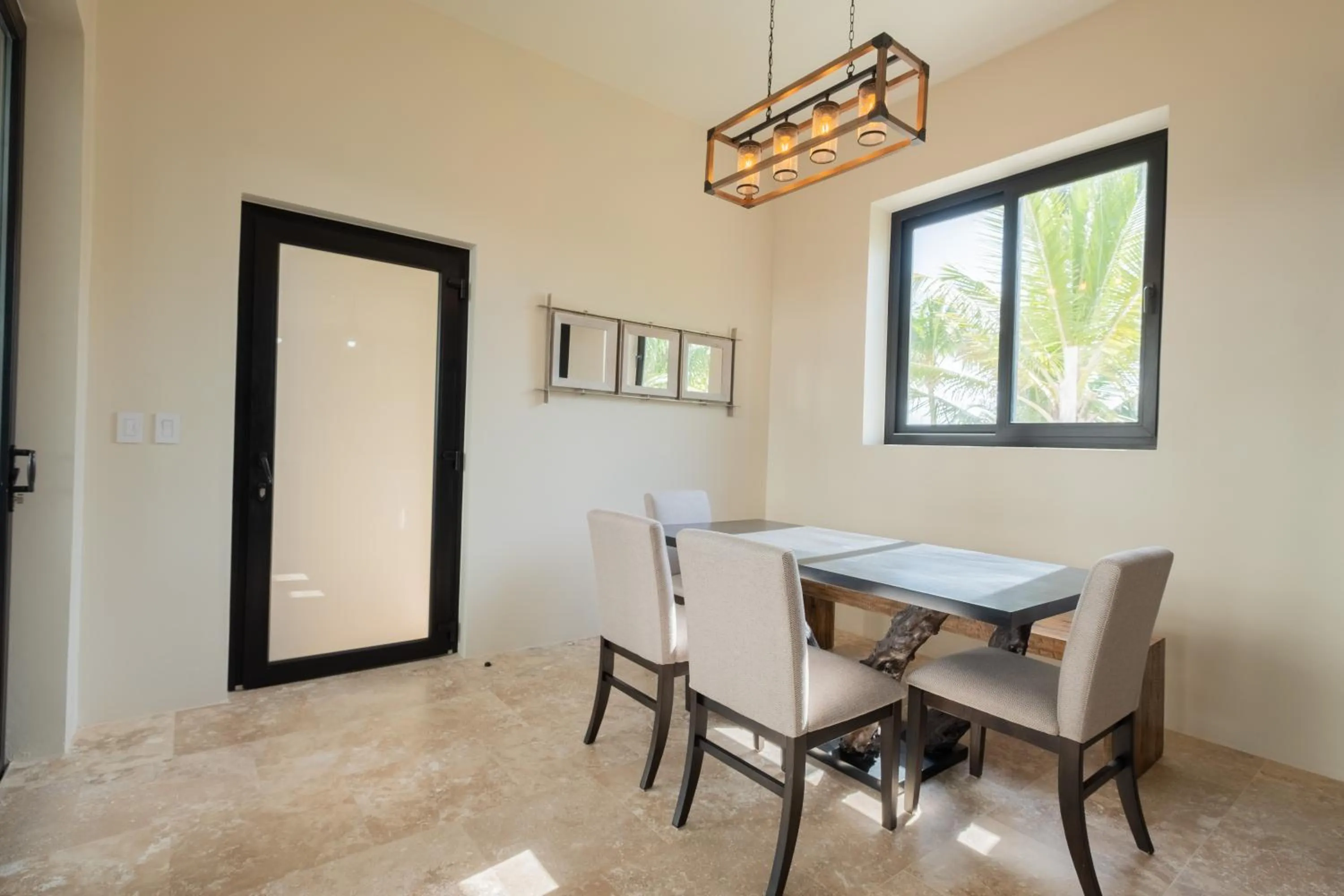 Dining area in Diamante Beachfront Suites