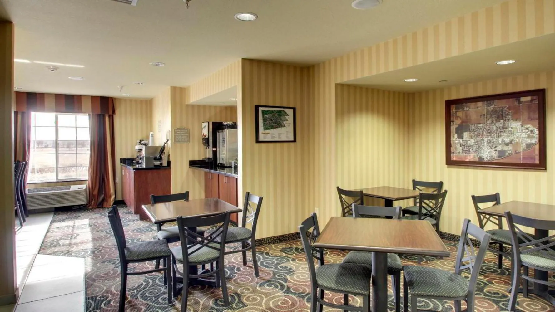 Breakfast in Cobblestone Hotel - Wayne