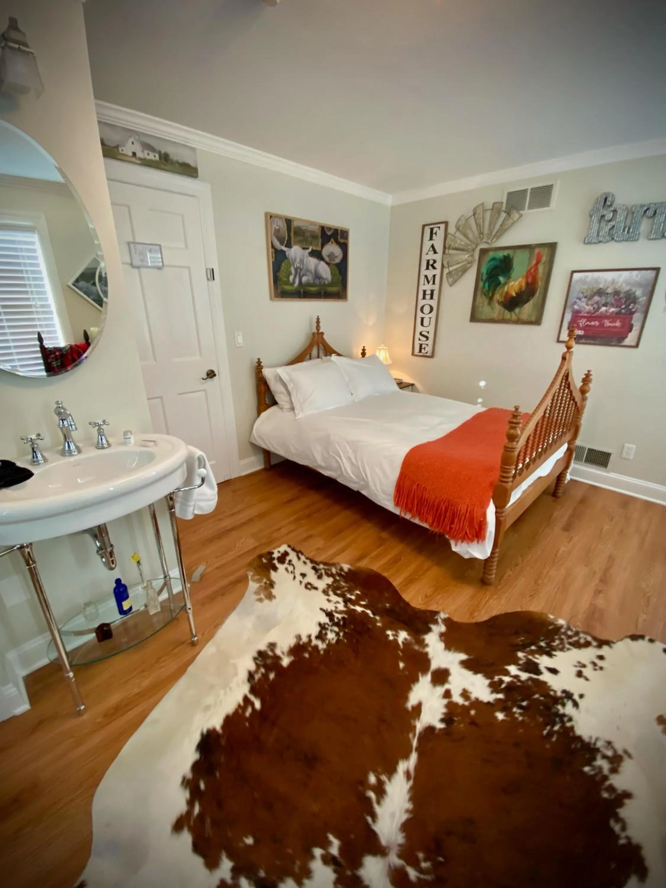 Photo of the whole room, Bed in The Homestead