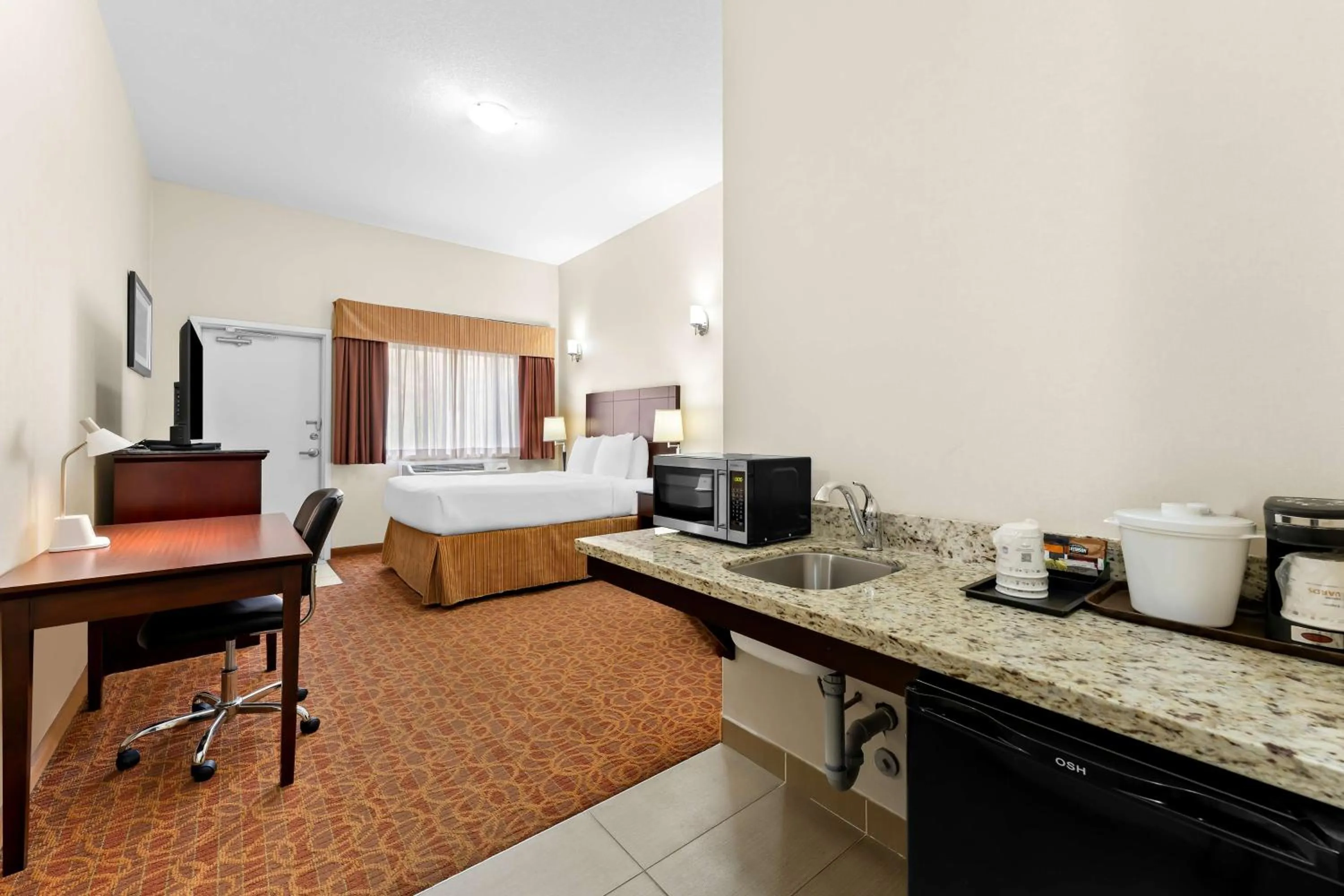 Bedroom in Best Western Williams Lake