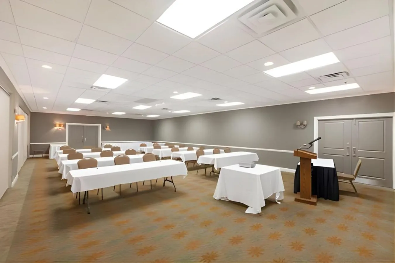 Banquet/Function facilities in Iberia House & Suites