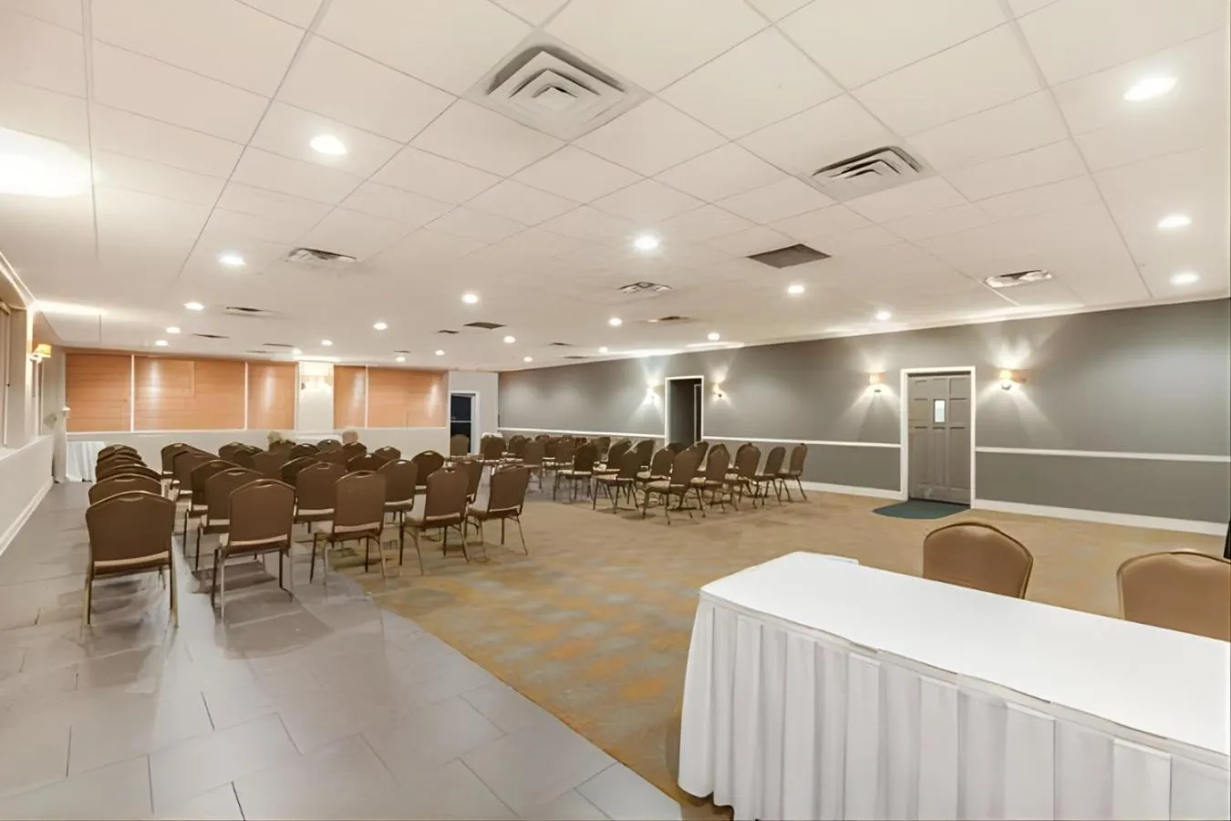 Banquet/Function facilities in Iberia House & Suites