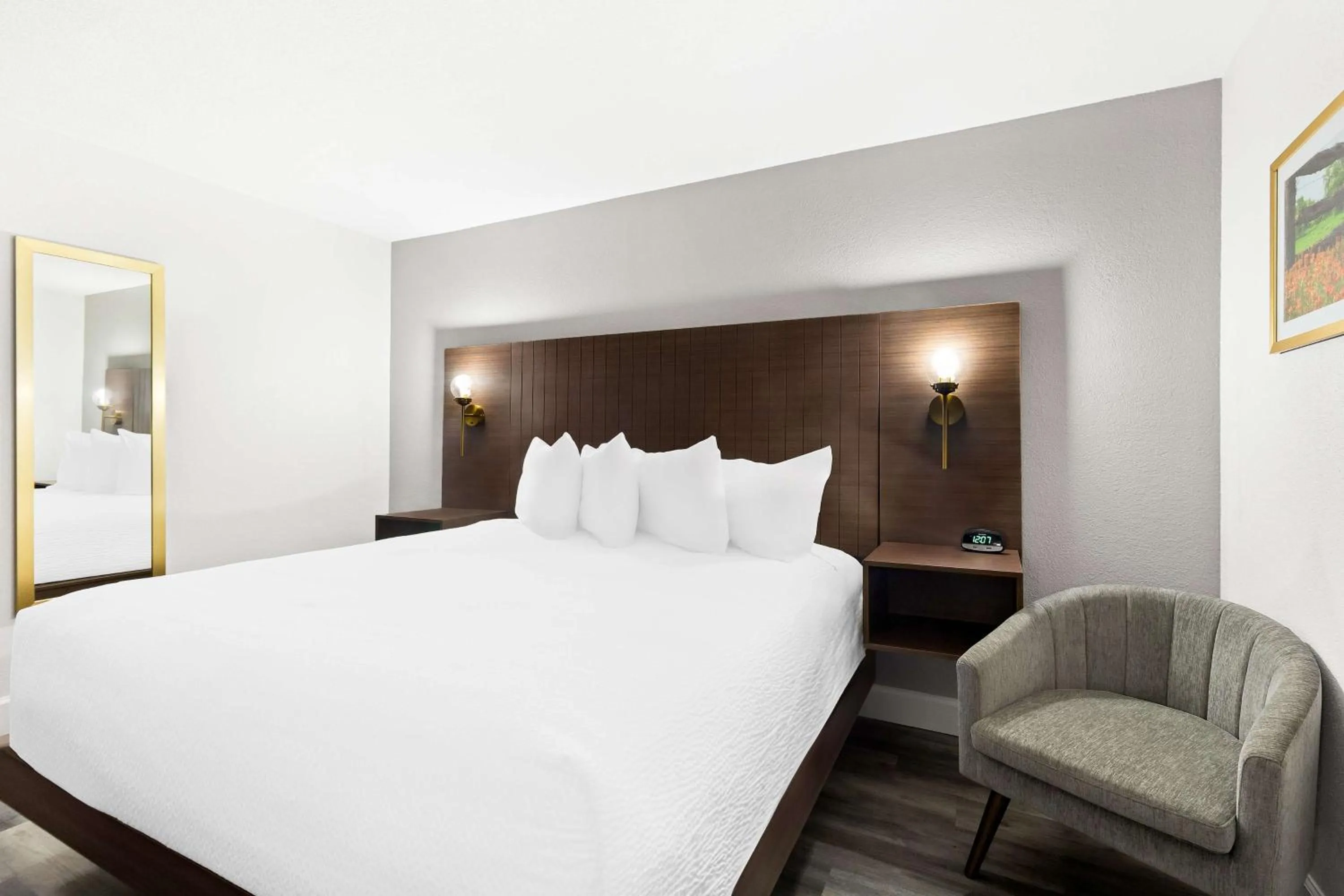 Bedroom, Bed in SureStay Hotel by Best Western Groves